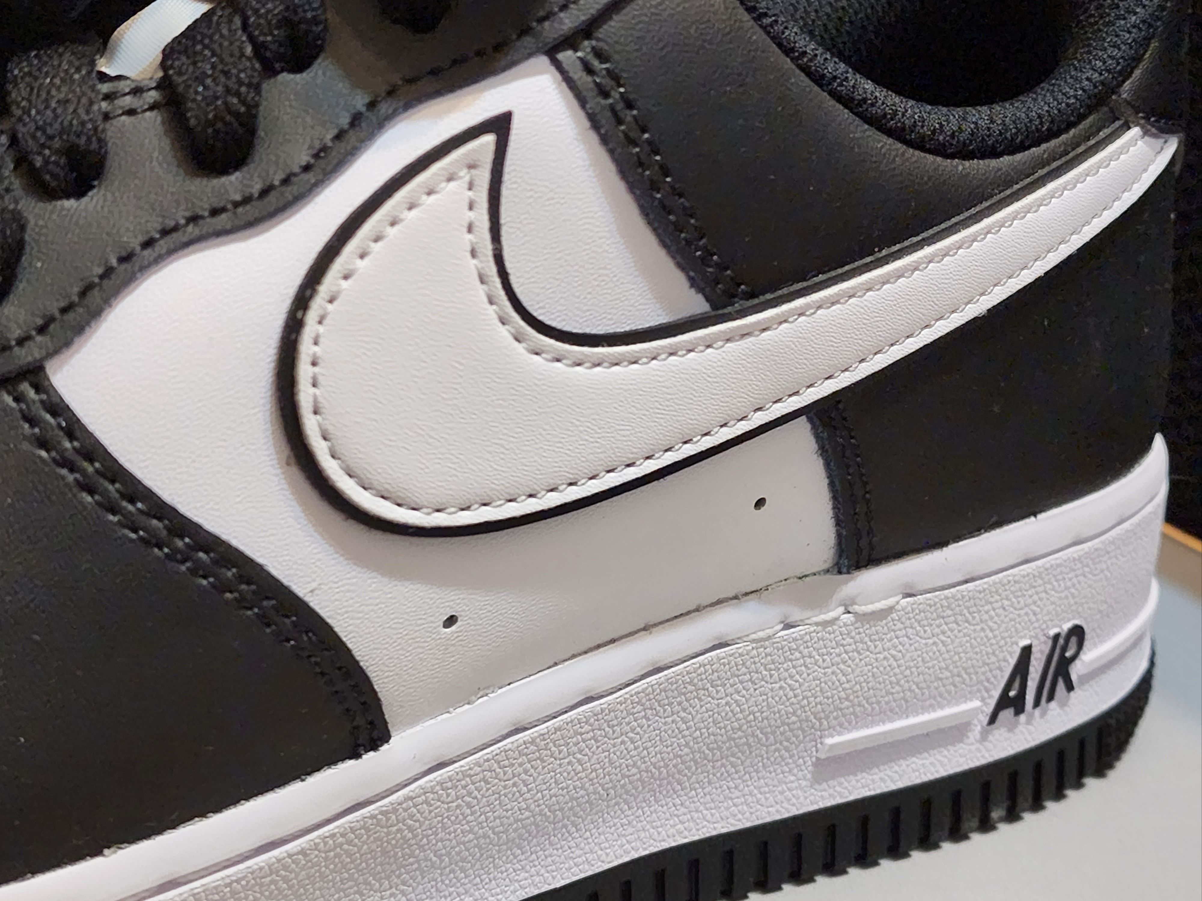 Nike Air Force 1 '07 Black White 착용 스타일 - 5