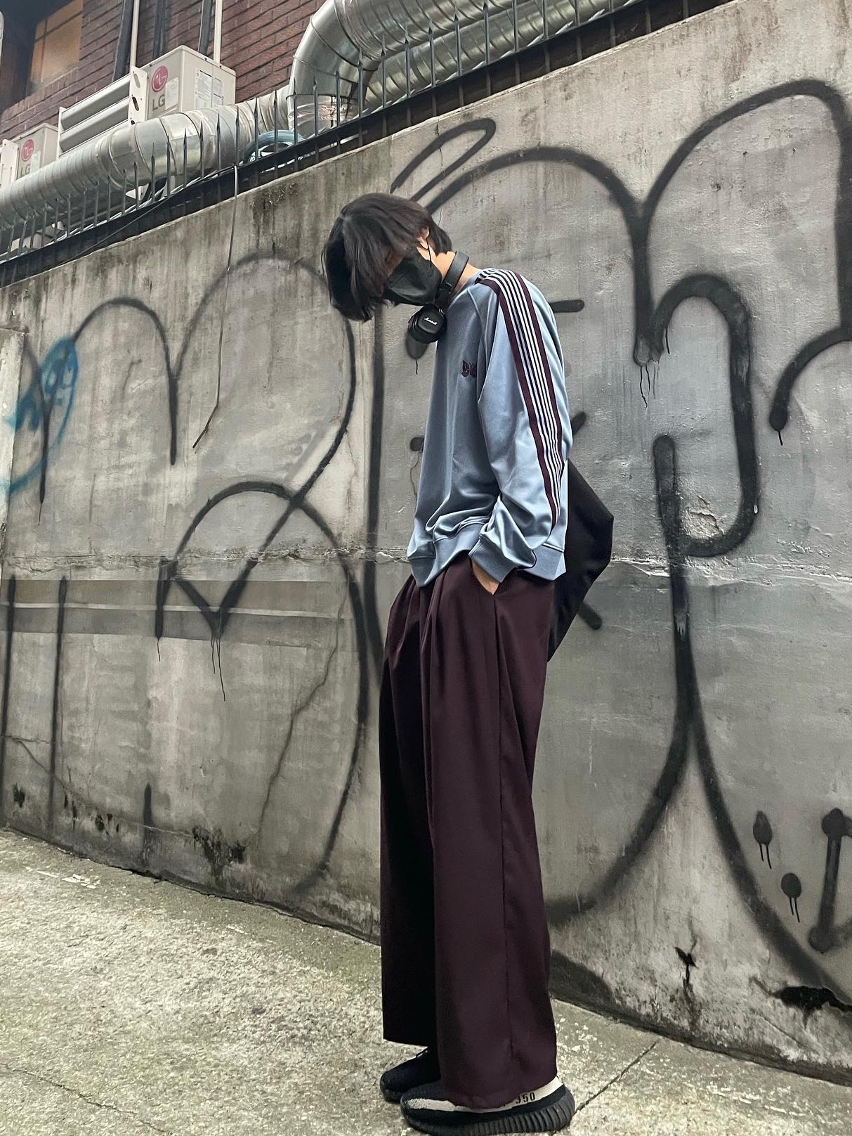 Needles Track Crewneck Poly Smooth Sax Blue, Needles Track Crewneck Poly Smooth Taupe 착용 스타일