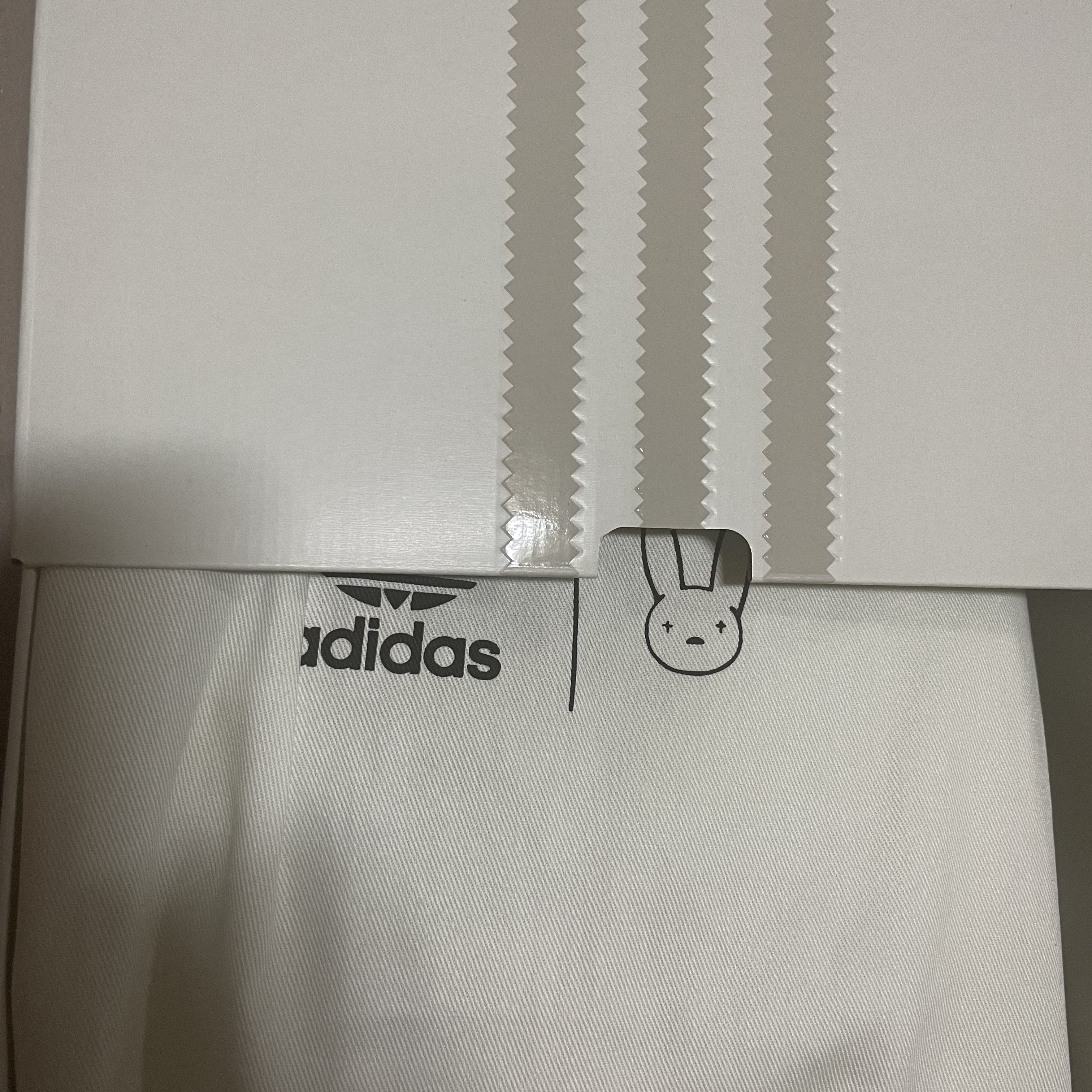 Adidas x Bad Bunny Campus Light Cloud White 착용 스타일 - 2
