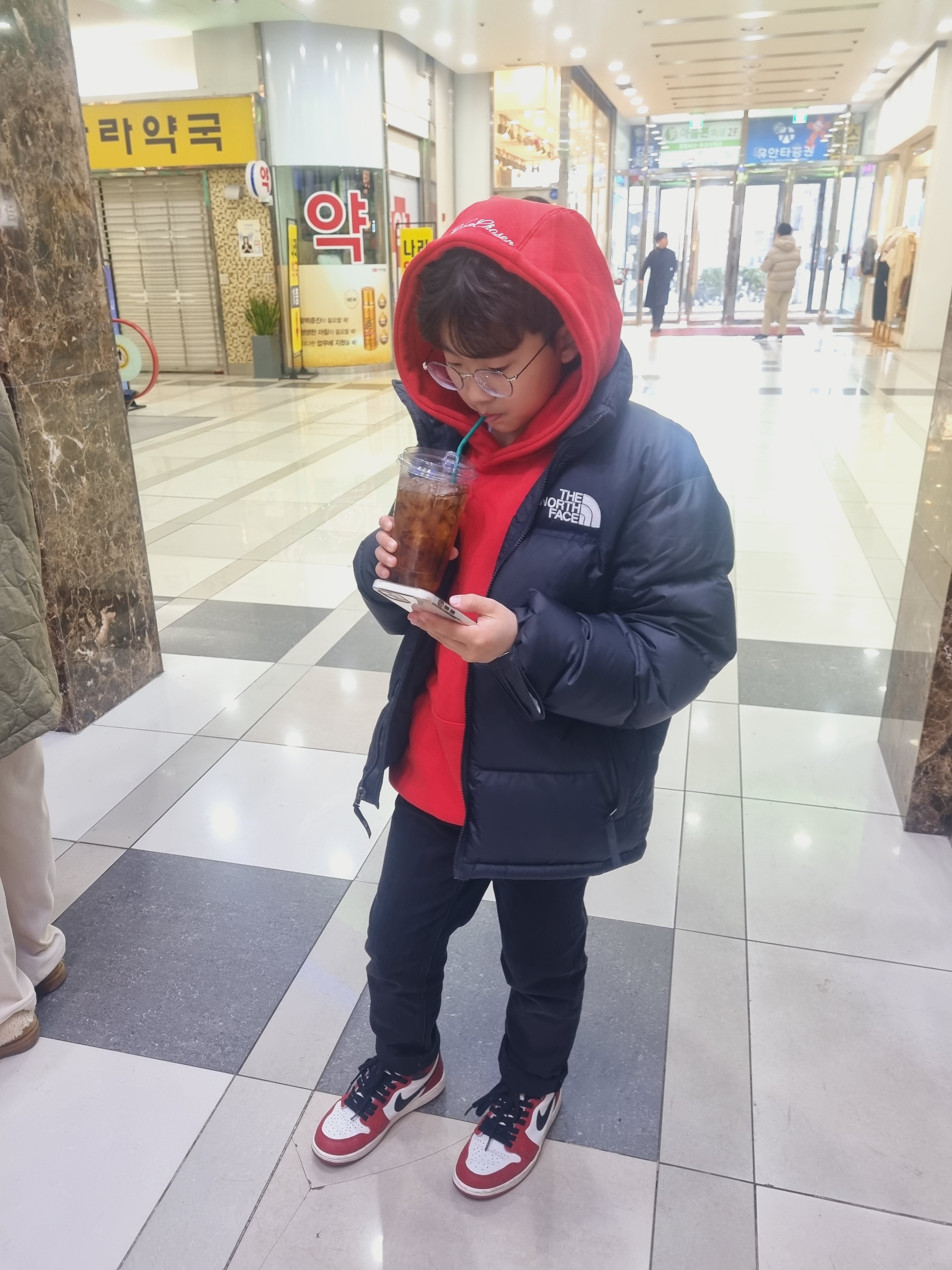 Jordan 1 Retro High OG Chicago 2022, The North Face 1996 Eco Nuptse Jacket Black 착용 스타일 - 3