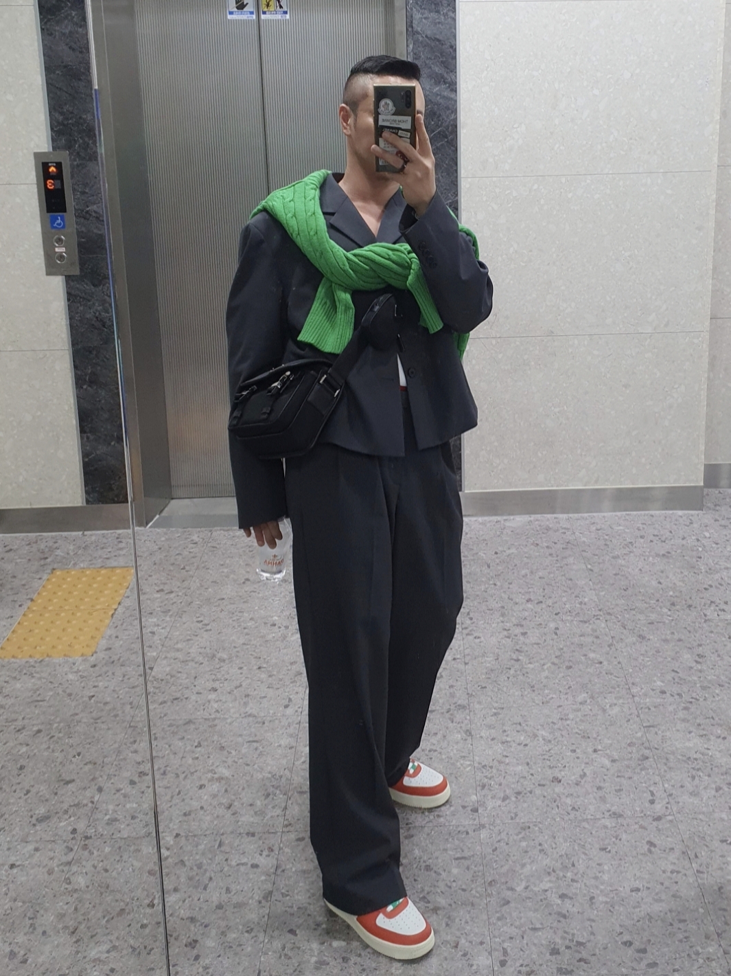 Prada Re-Nylon and Saffiano Leather Shoulder Bag Black, Nike Air Force 1 '07 LV8 Pojangmacha 착용 스타일
