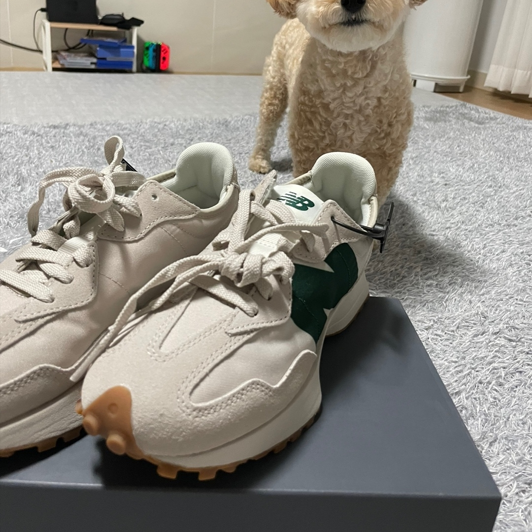 New Balance 327 Timberwolf 착용 스타일