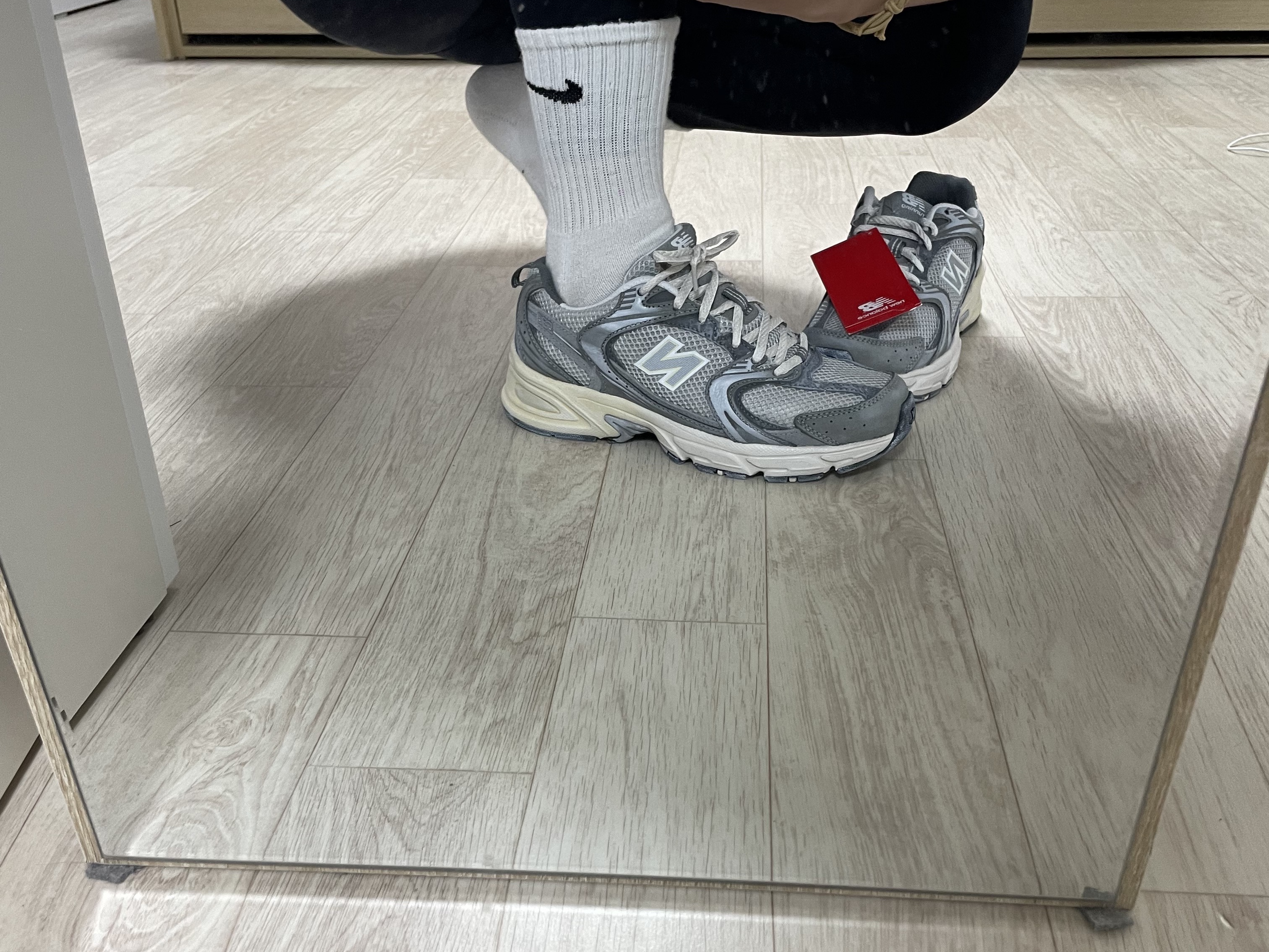 New Balance 530 Premium Vintage Grey Matter 착용 스타일 - 3