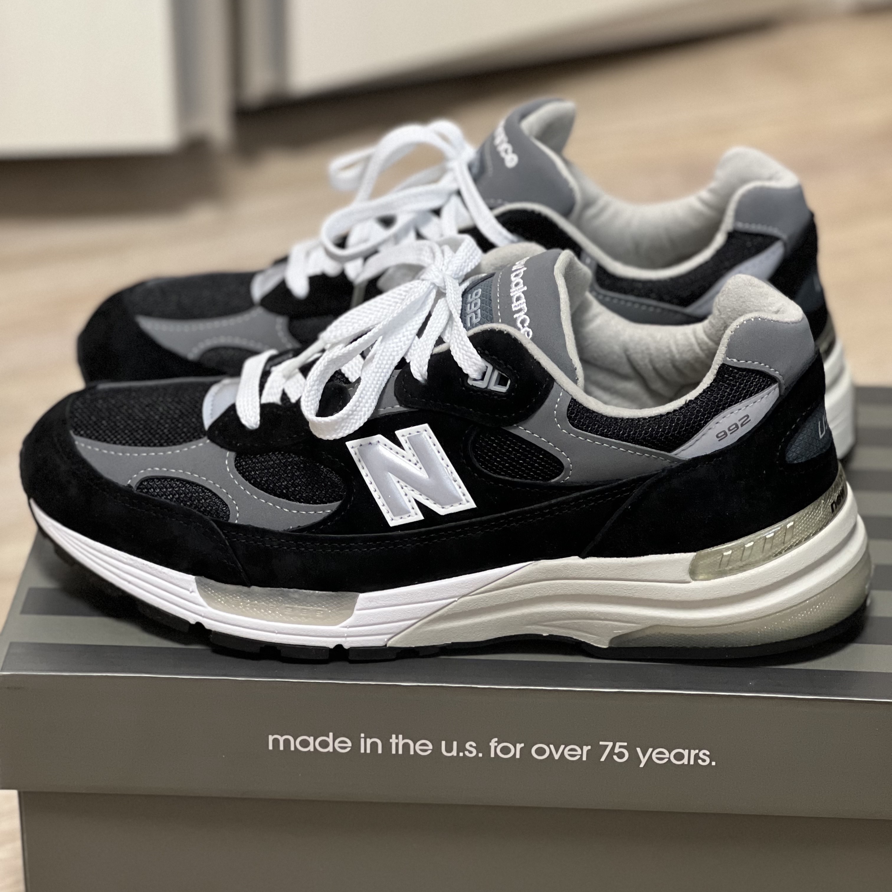 New Balance 992 Made in USA Black Grey 착용 스타일