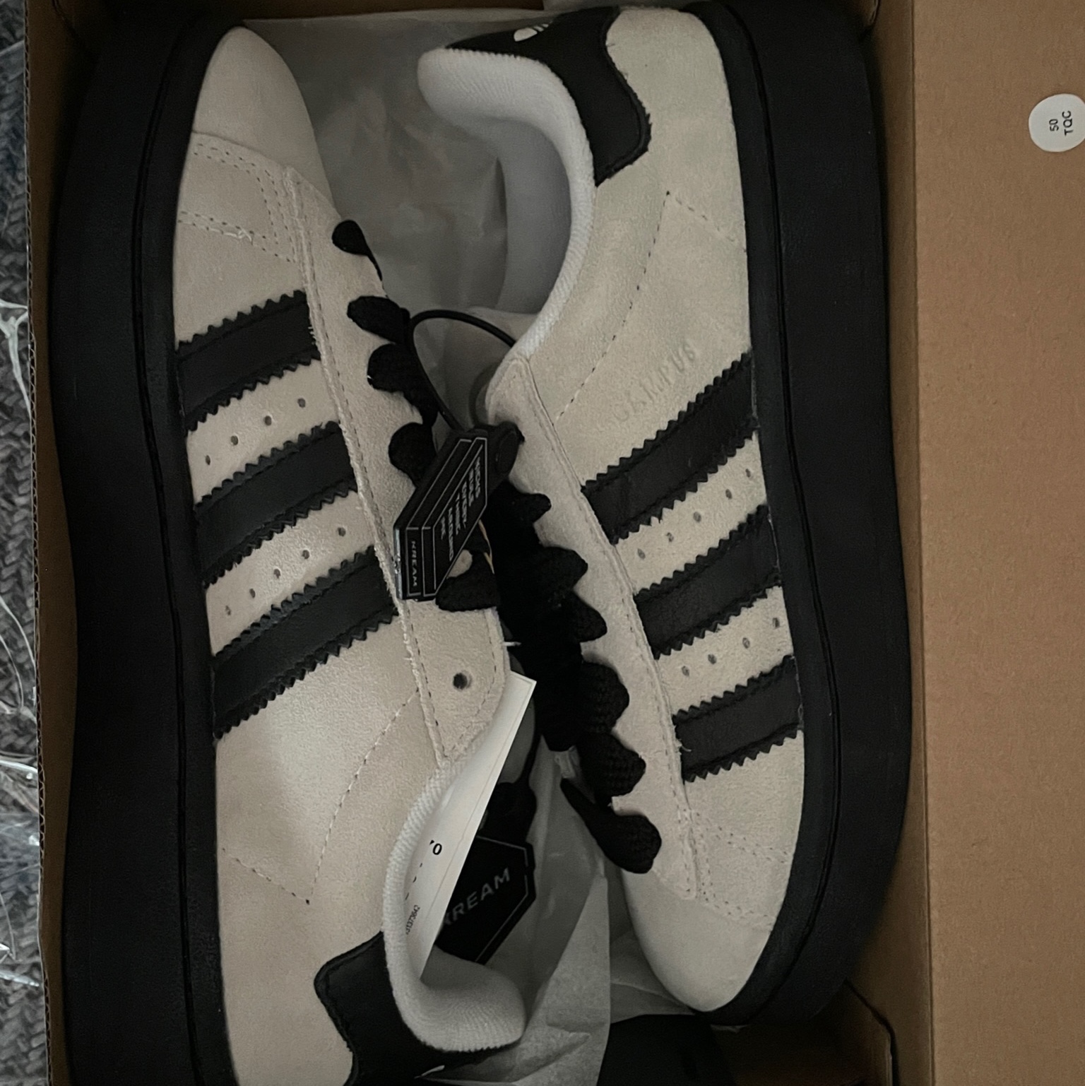 Adidas Campus 00s Cloud White Core Black 착용 스타일