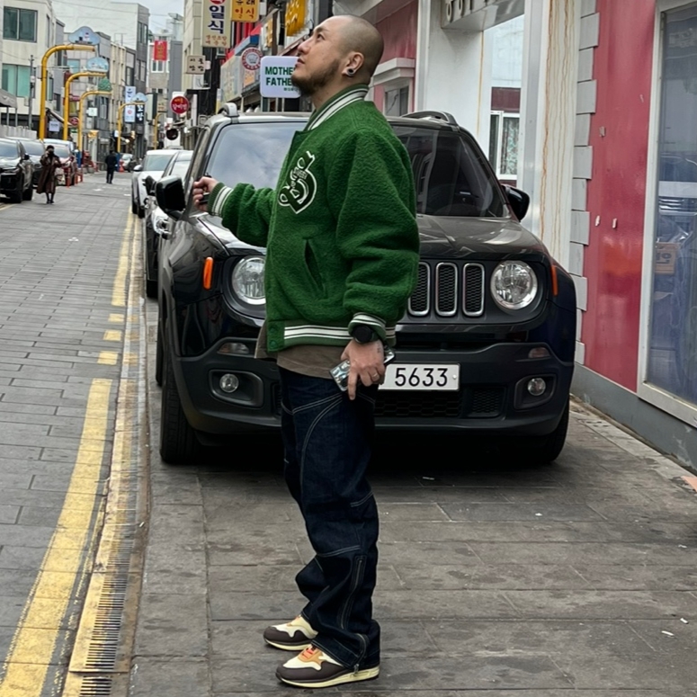 Stussy Casentino Wool Varsity Jacket Green 착용 스타일 - 2