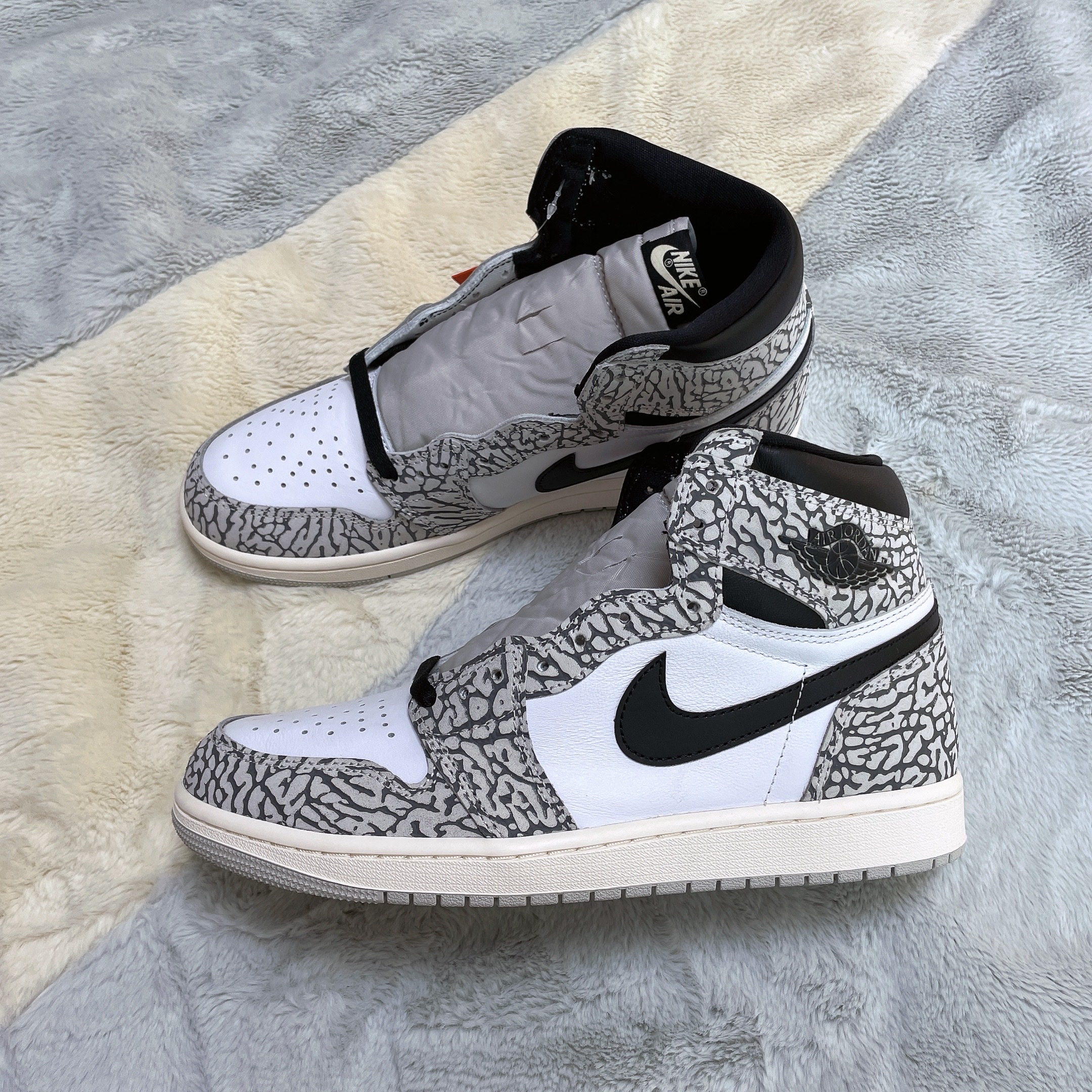 Jordan 1 Retro High OG White Cement 착용 스타일 - 2