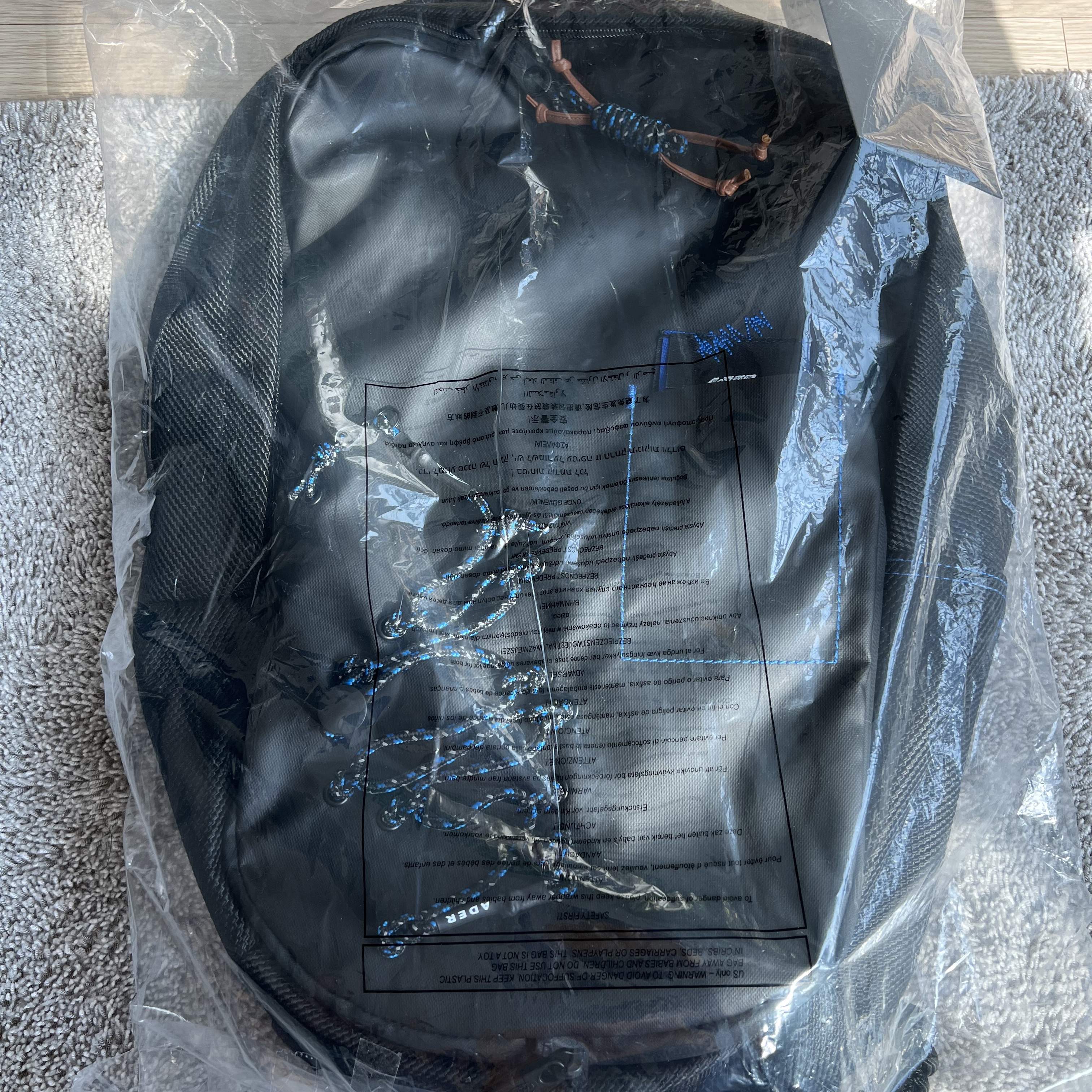 Ader Error x Eastpak Up-Down Sling Black 착용 스타일