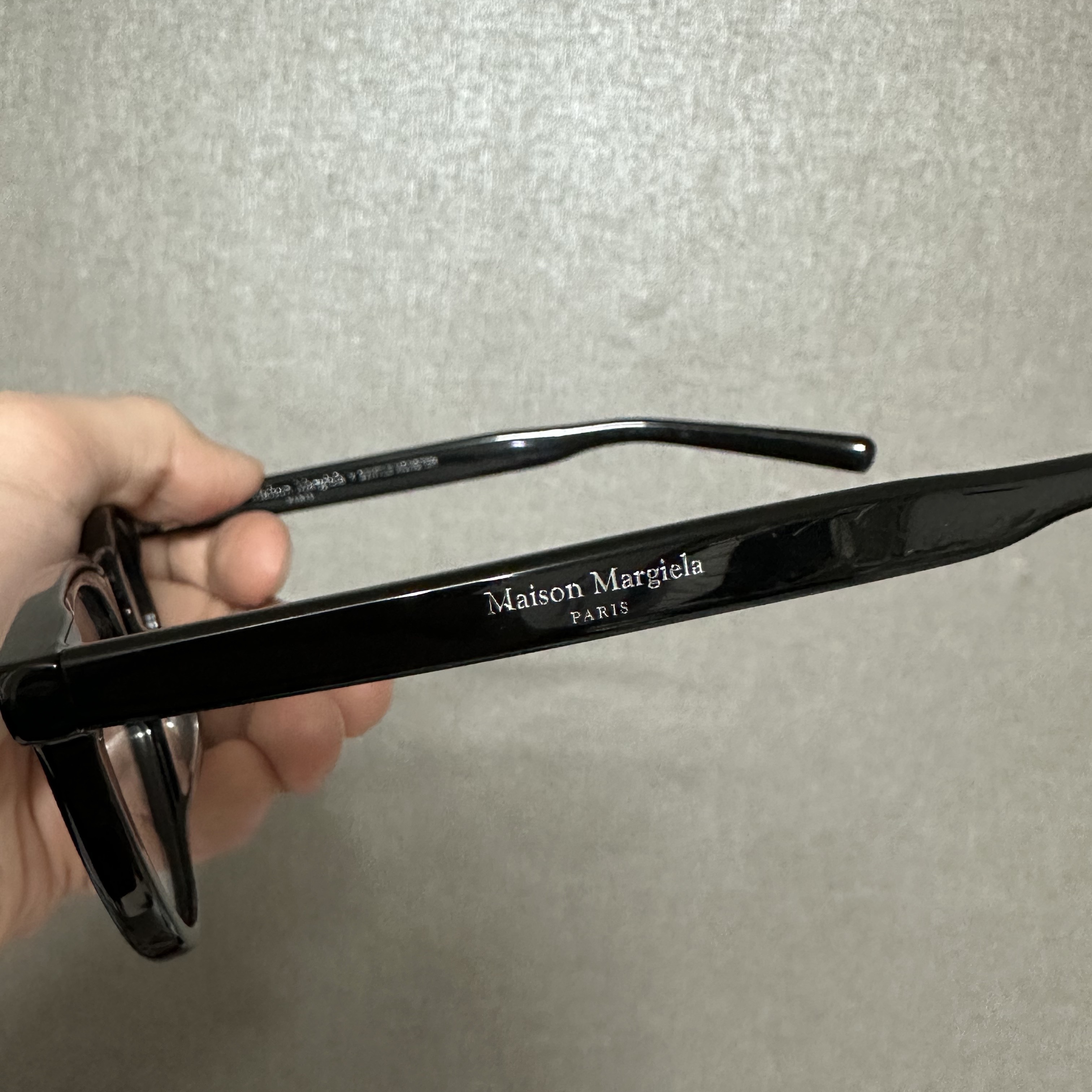 Gentle Monster x Maison Margiela MM009 Clear Black 착용 스타일 - 1