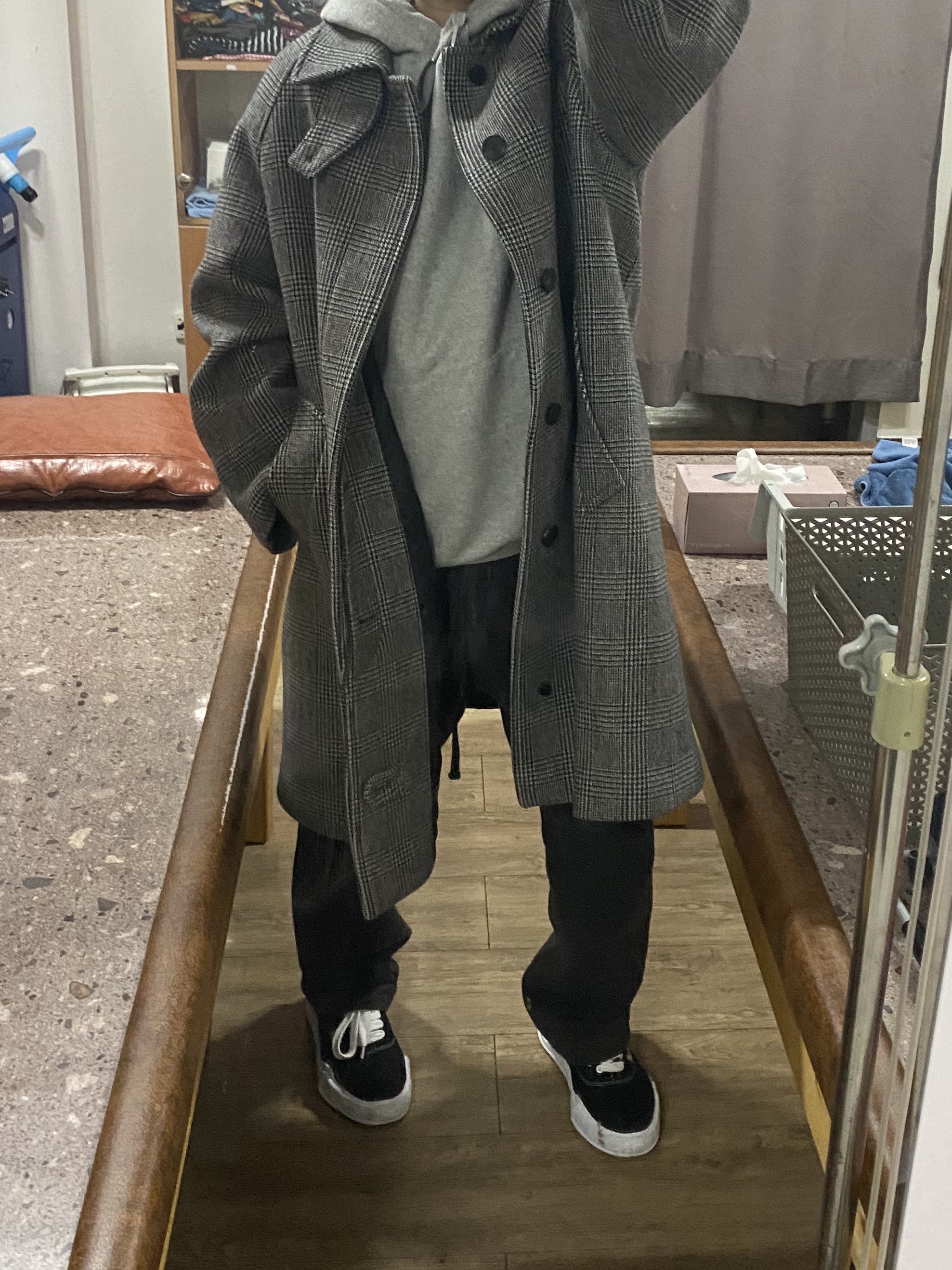 Maison Mihara Yasuhiro Baker OG Sole Canvas Low Cut Sneakers Black, Essentials 1977 Relaxed Sweatpants Iron - 22SS 착용 스타일 - 3