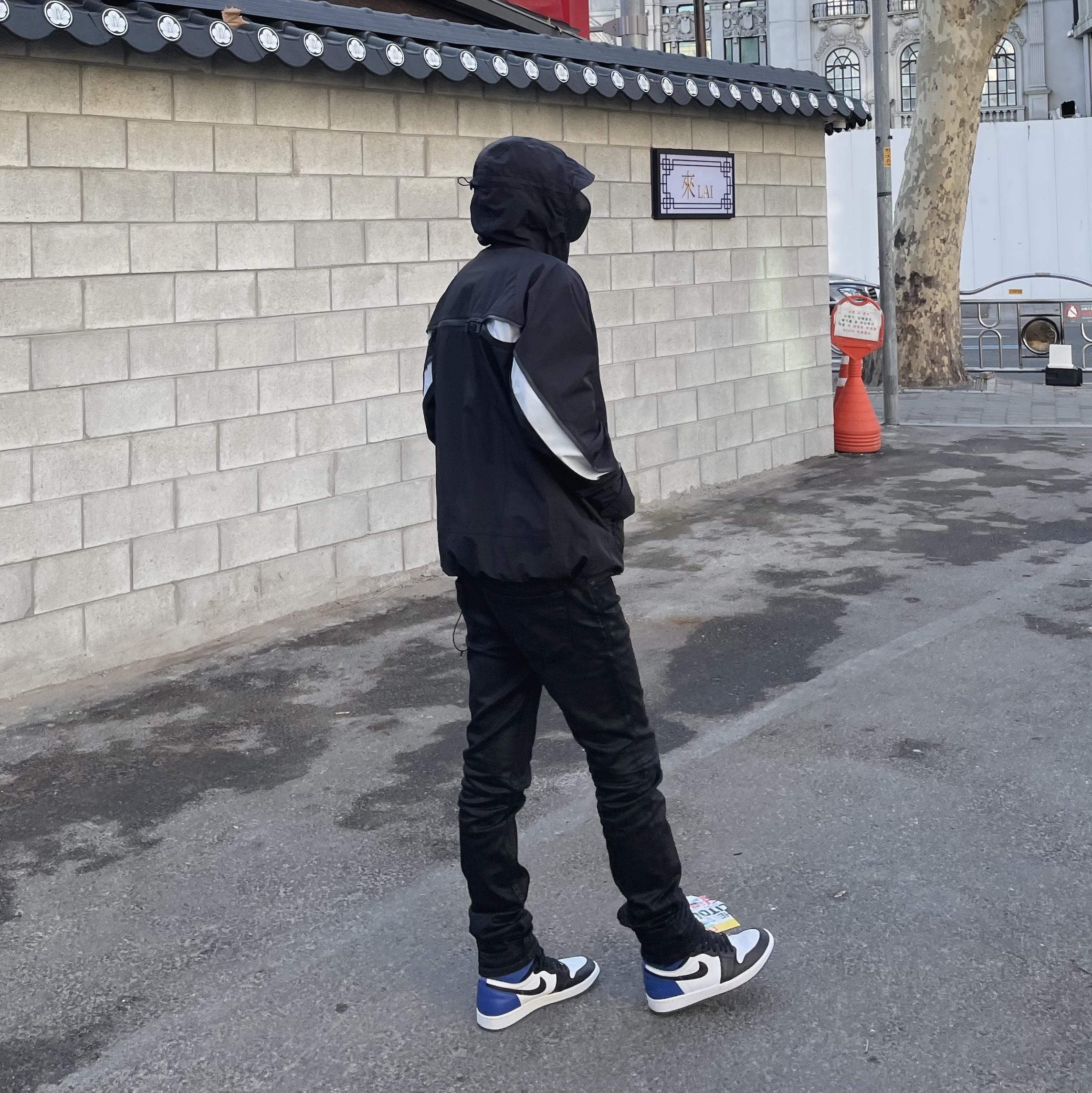 Jordan 1 x Fragment Retro High OG, Undermycar Black Mamba Slim Fit Red Stitch Wax Coating Jeans Rumba Red - 22FW 착용 스타일 - 1