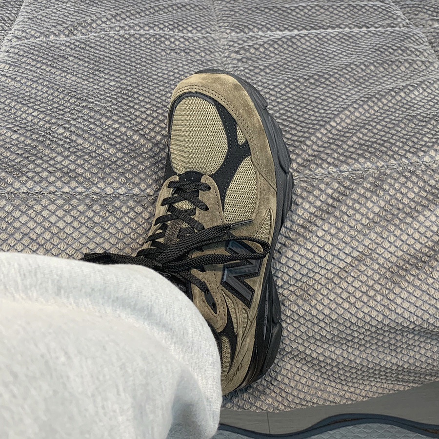 New Balance x JJJJound 990v3 Brown Black 착용 스타일 - 2
