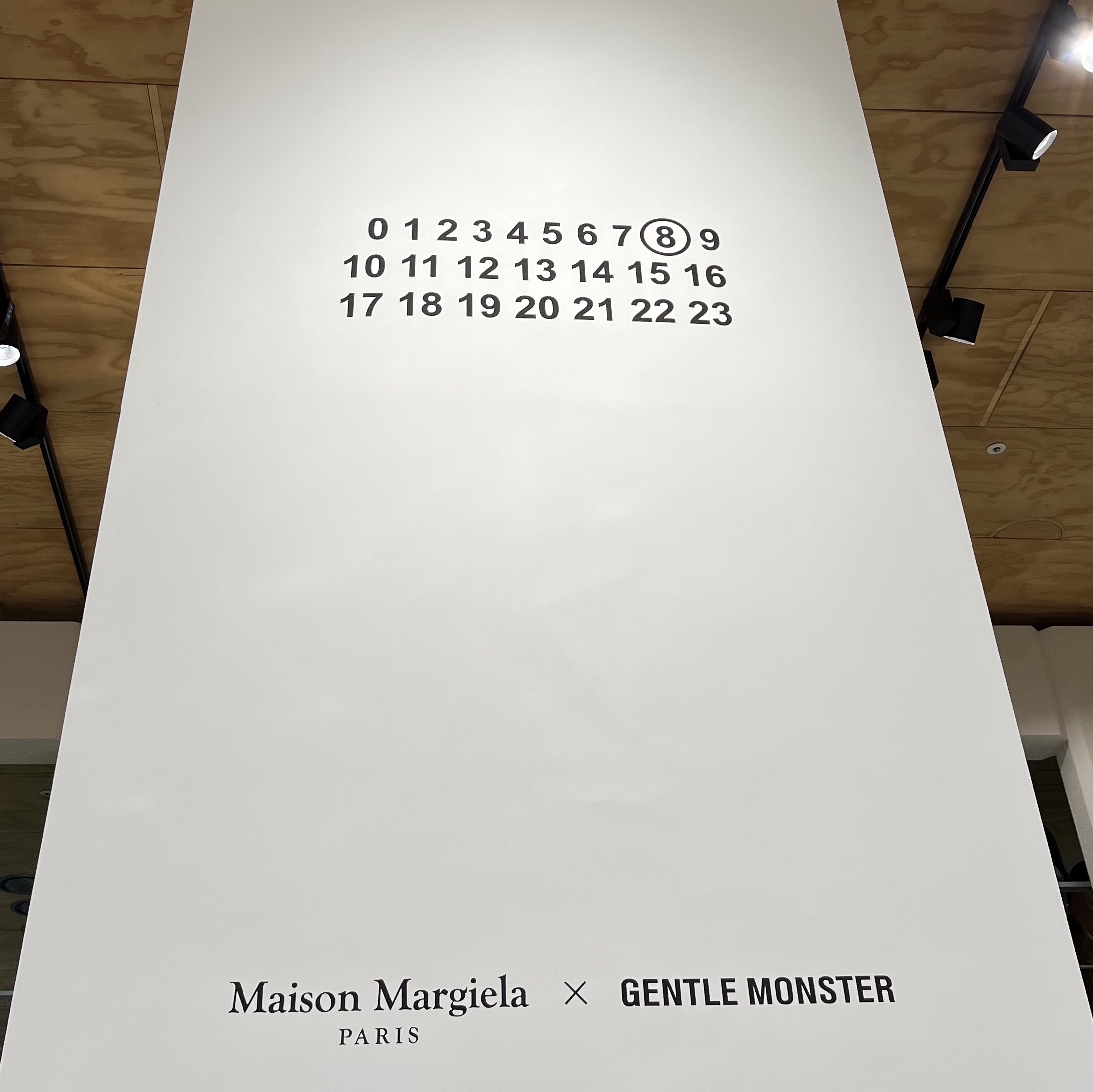 Gentle Monster x Maison Margiela MM005 Black Black 착용 스타일 - 4