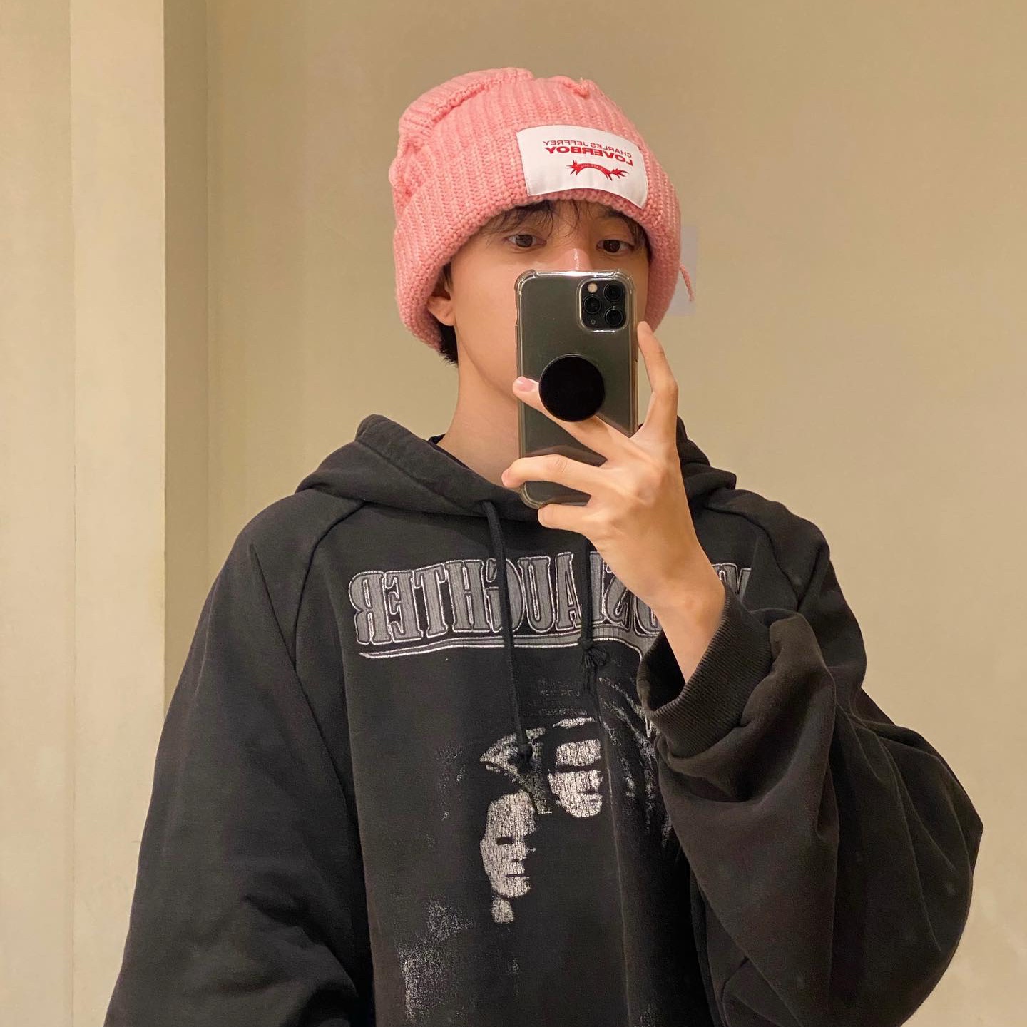 Charles Jeffrey Loverboy Chunky Ears Beanie Pink, Charles Jeffrey Loverboy Chunky Ears Beanie Ecru 착용 스타일