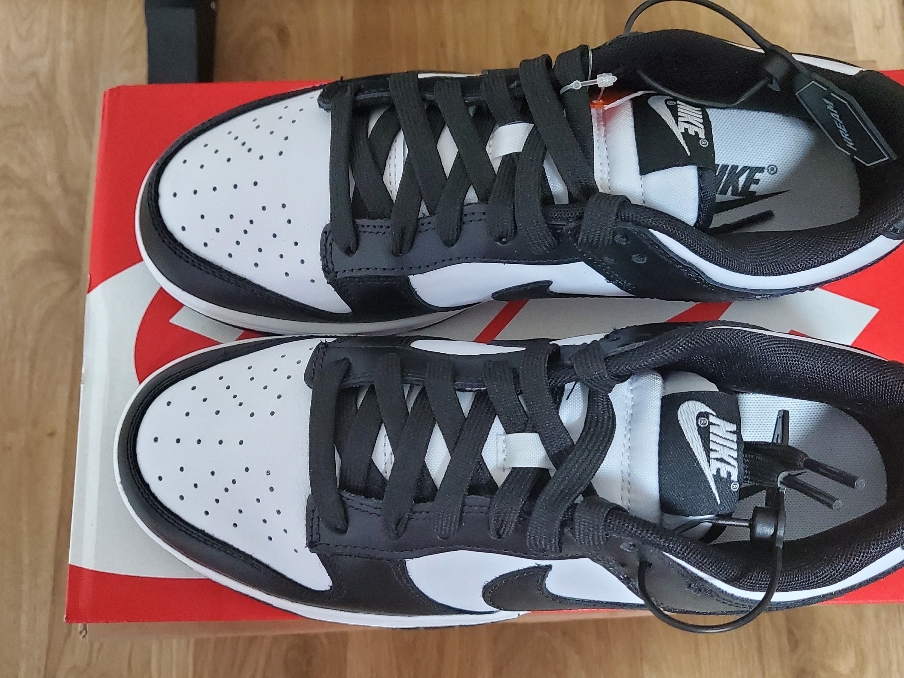 Nike Dunk Low Retro Black 착용 스타일 - 2