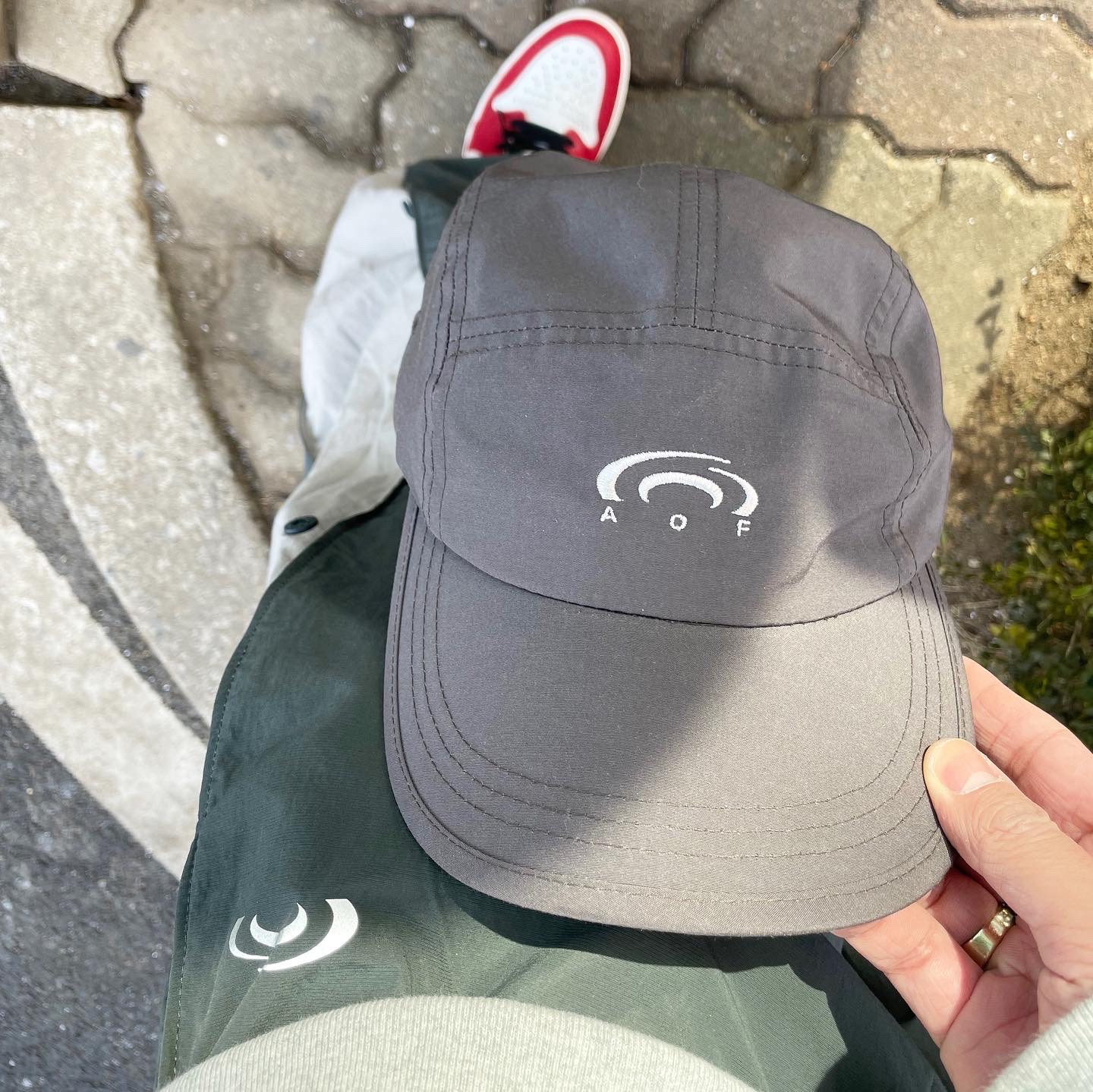 Jordan 1 Retro High OG Chicago 2022, Supreme Rhinestone Shadow Hooded Sweatshirt Heather Grey - 22FW 착용 스타일 - 3