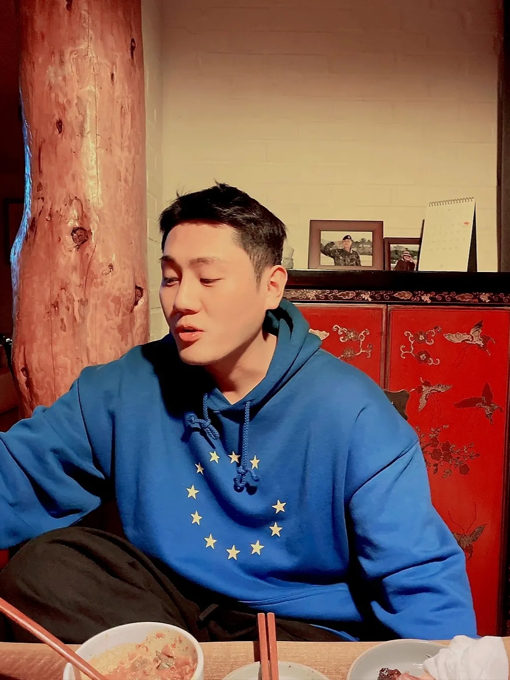 Souvenir Official Eunify Classic Hoodie Blue 2022 착용 스타일