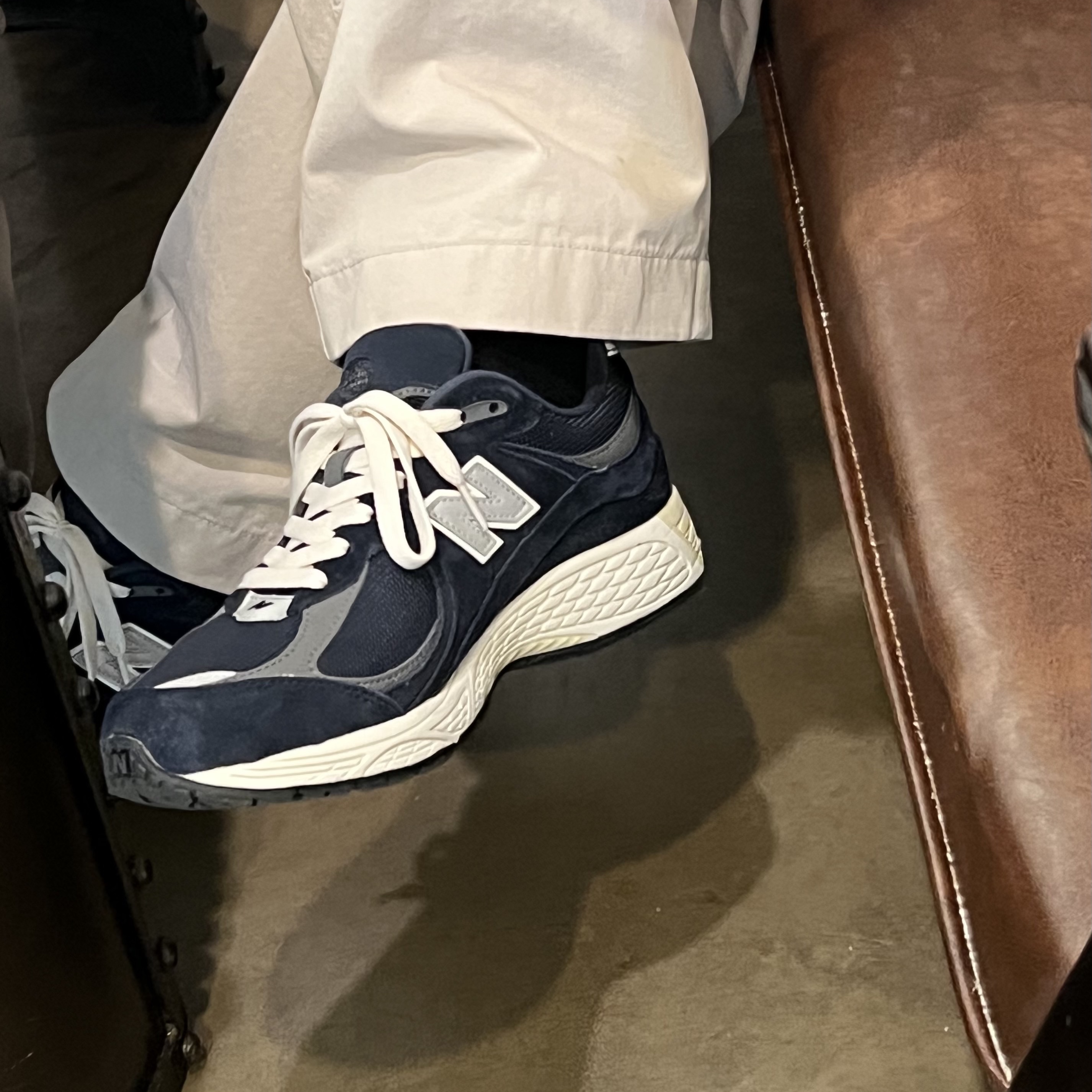 New Balance 2002R Eclipse Castlerock 착용 스타일 - 1