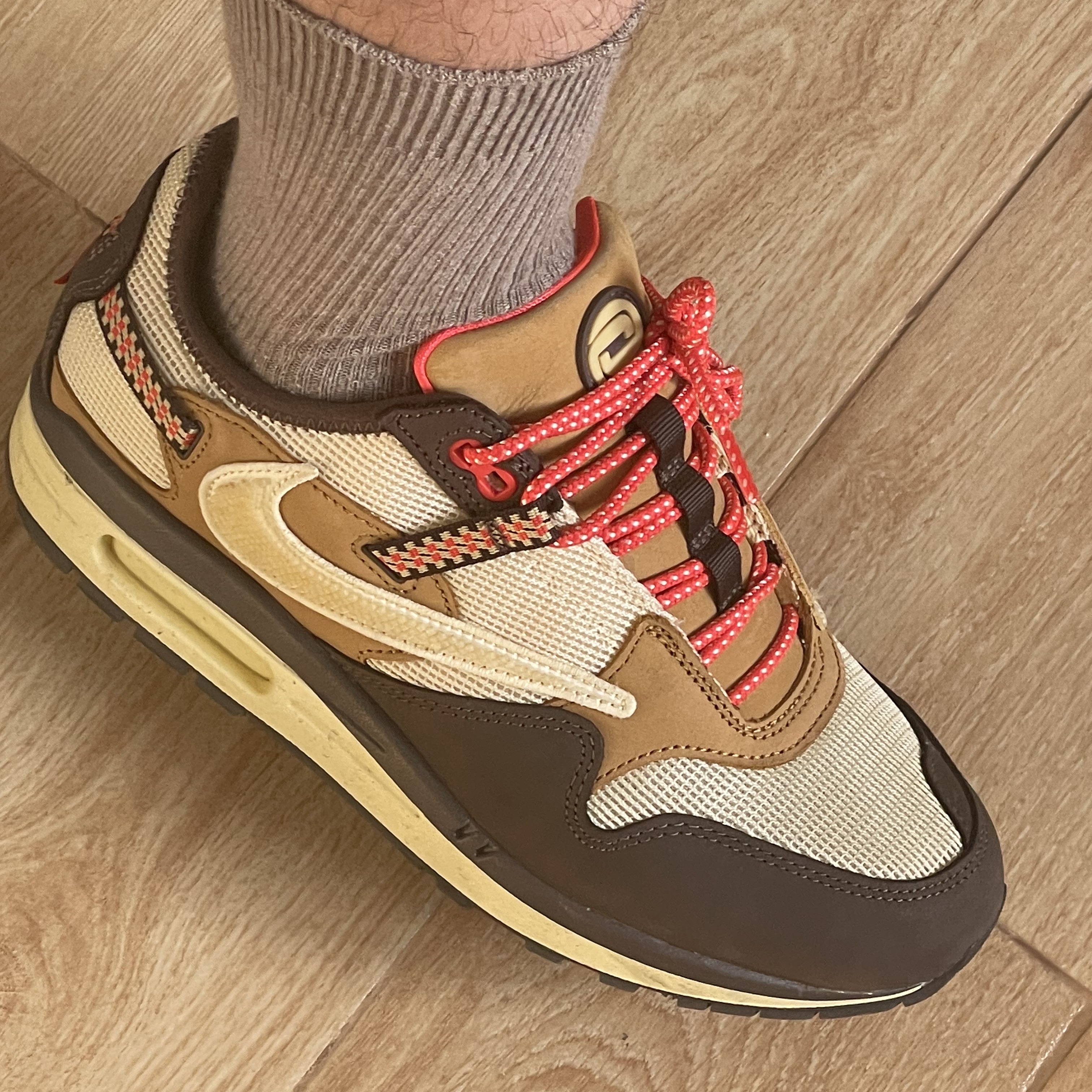 Nike x Travis Scott Air Max 1 Cact.us Brown 착용 스타일
