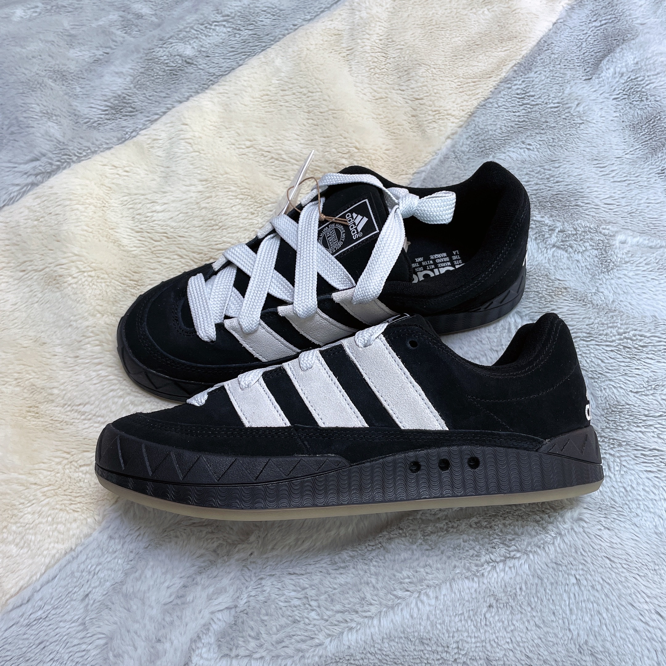 Adidas Adimatic Core Black Crystal White 착용 스타일 - 2