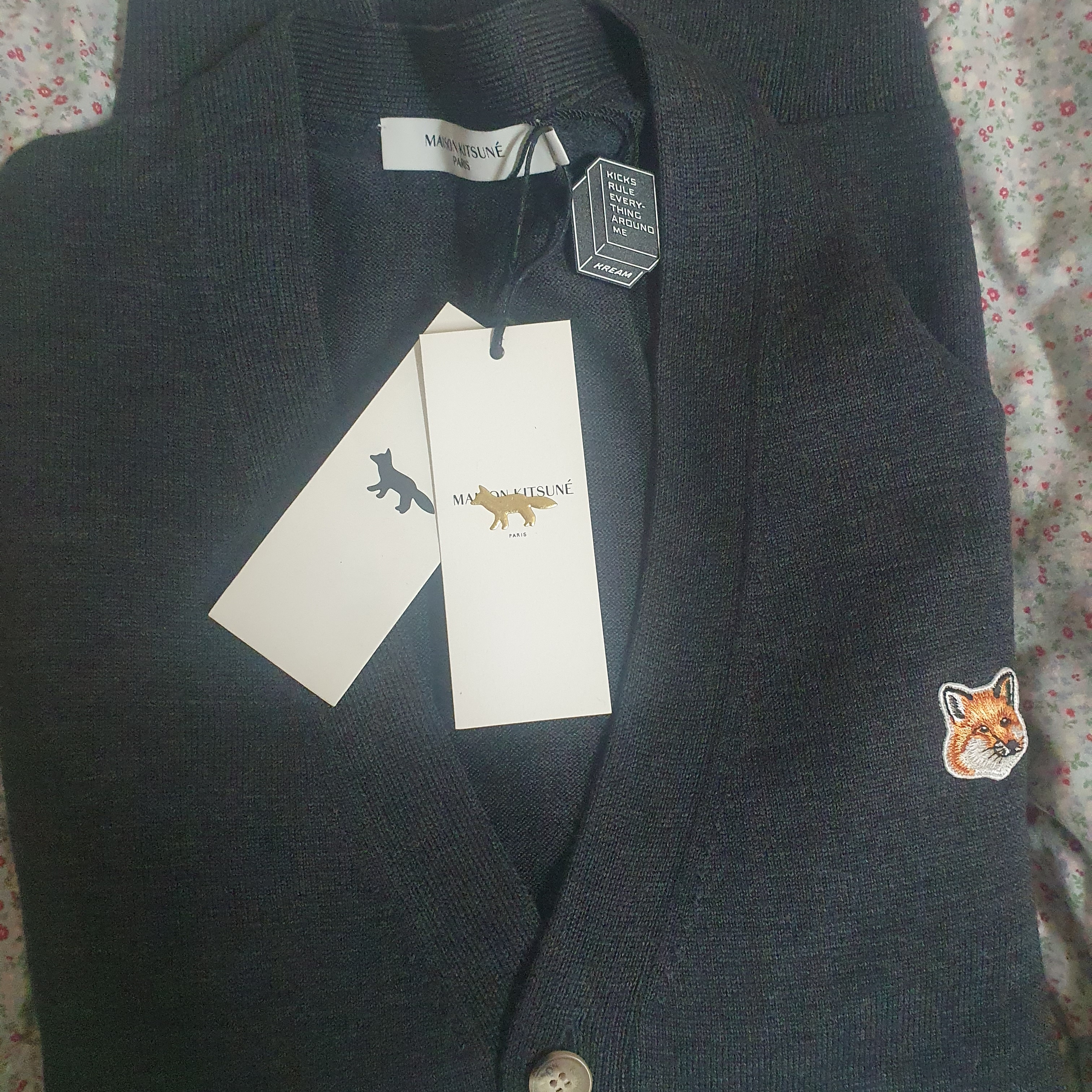 Maison Kitsune Fox Head Patch Classic Cardigan Anthracite Melange 착용 스타일