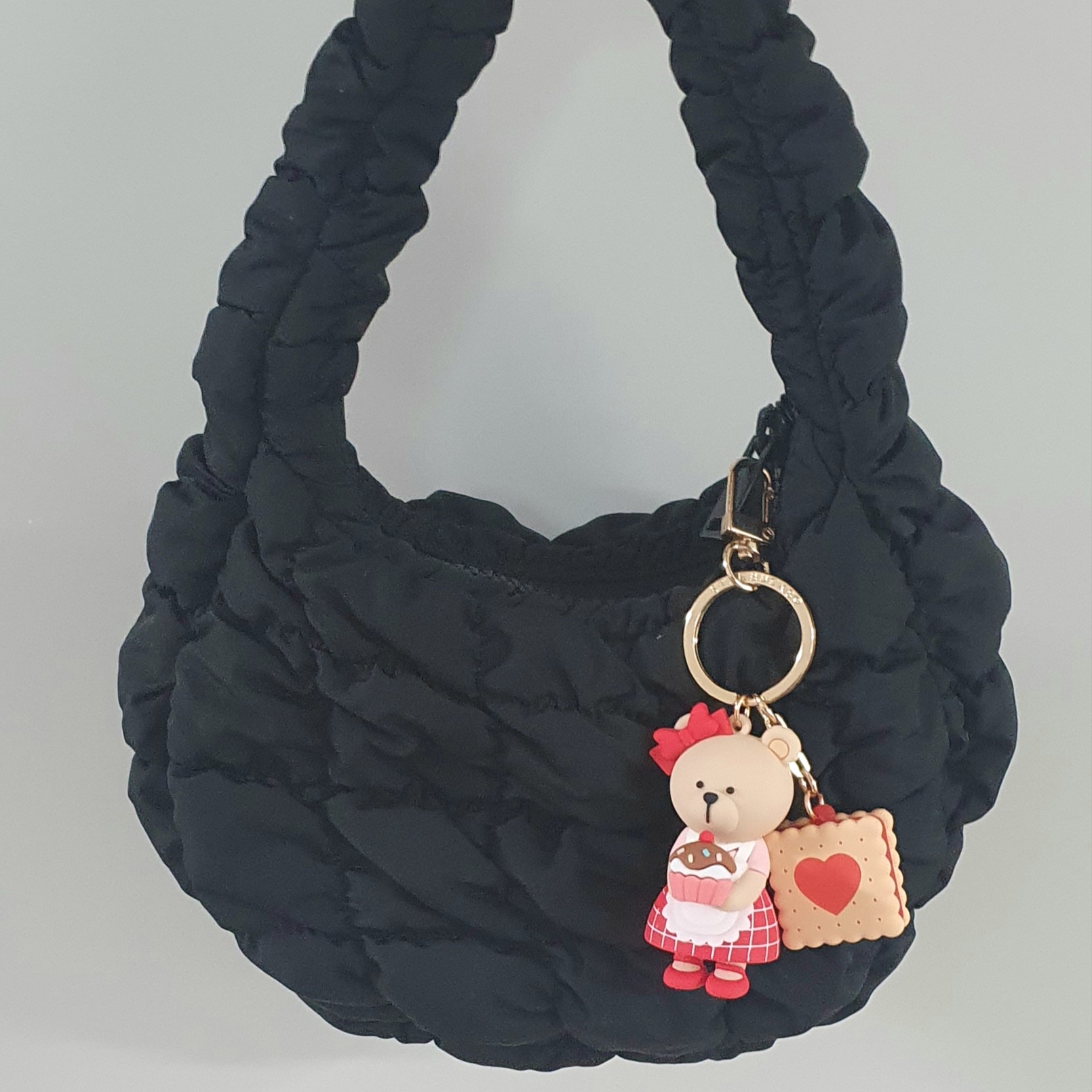 COS Quilted Micro Bag Black 착용 스타일