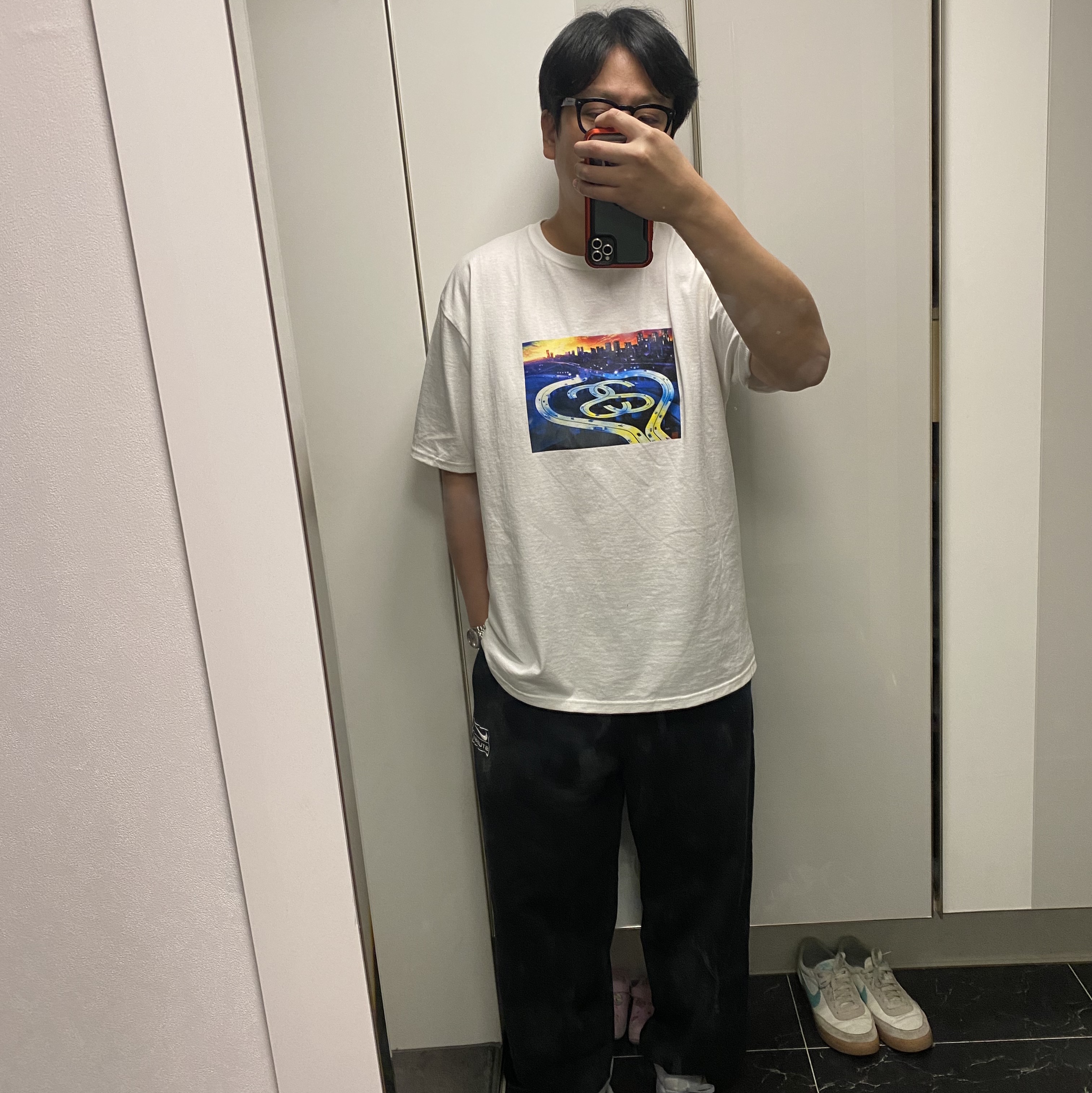 Nike x Stussy NRG Washed Fleece Crewneck Black (DO5310-010), Nike x Stussy NRG Washed Fleece Pants Black (DO5296-010) 착용 스타일 - 1