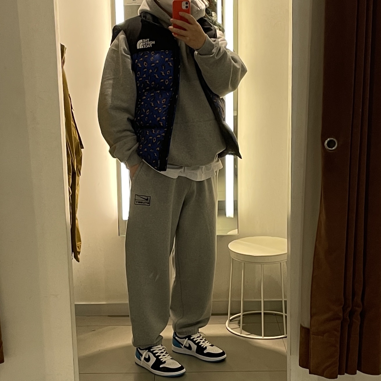 Jordan 1 Retro Low OG Black and Dark Powder Blue, Nike x Stussy NRG Fleece Pants Dark Grey Heather (DO9340-063) 착용 스타일 - 1