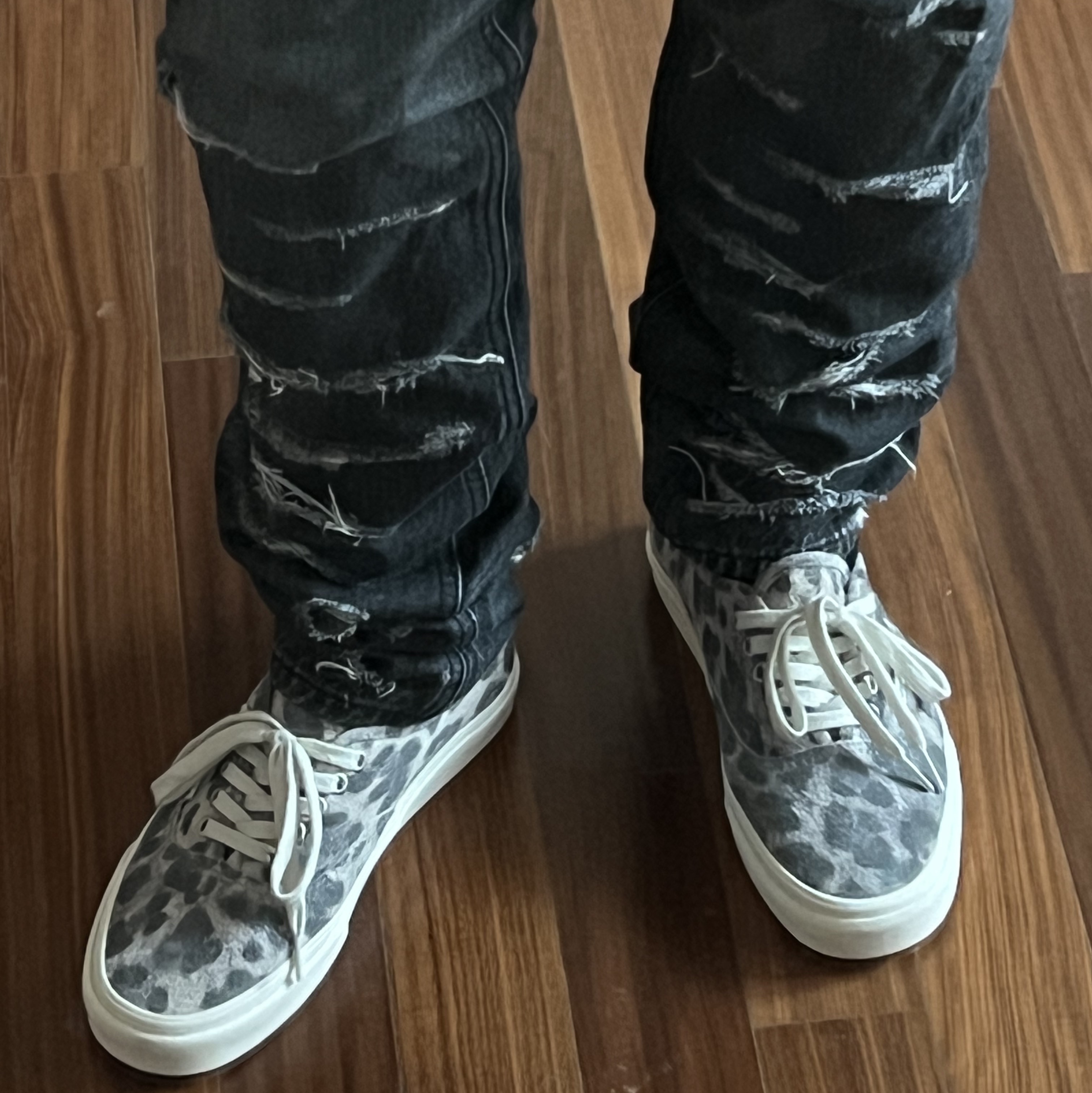 Undermycar Ecdysis Destroyed Wax Coating Jeans with Konic Section Obsidian - 22FW, Vans Vault x CDG OG Authentic LX White Black 착용 스타일 - 4