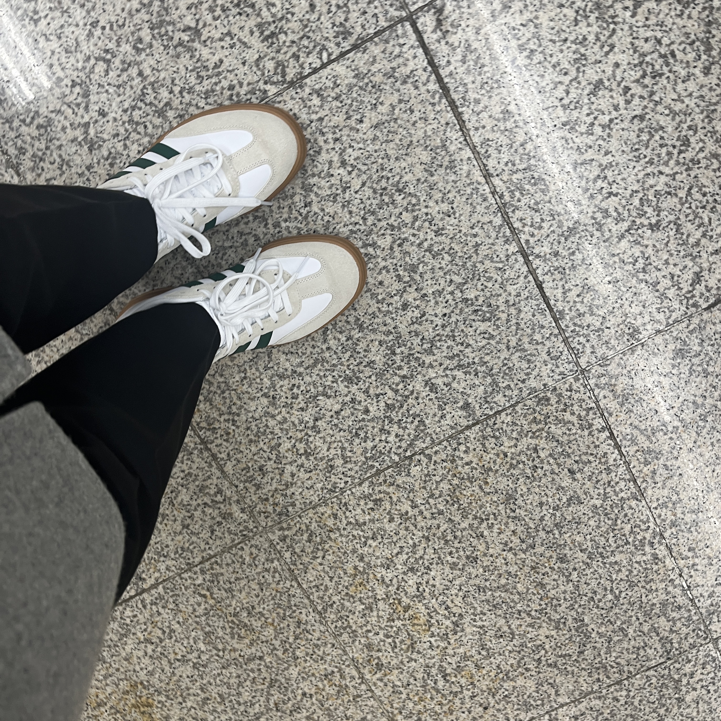 Adidas Gradas Collegiate Green 착용 스타일