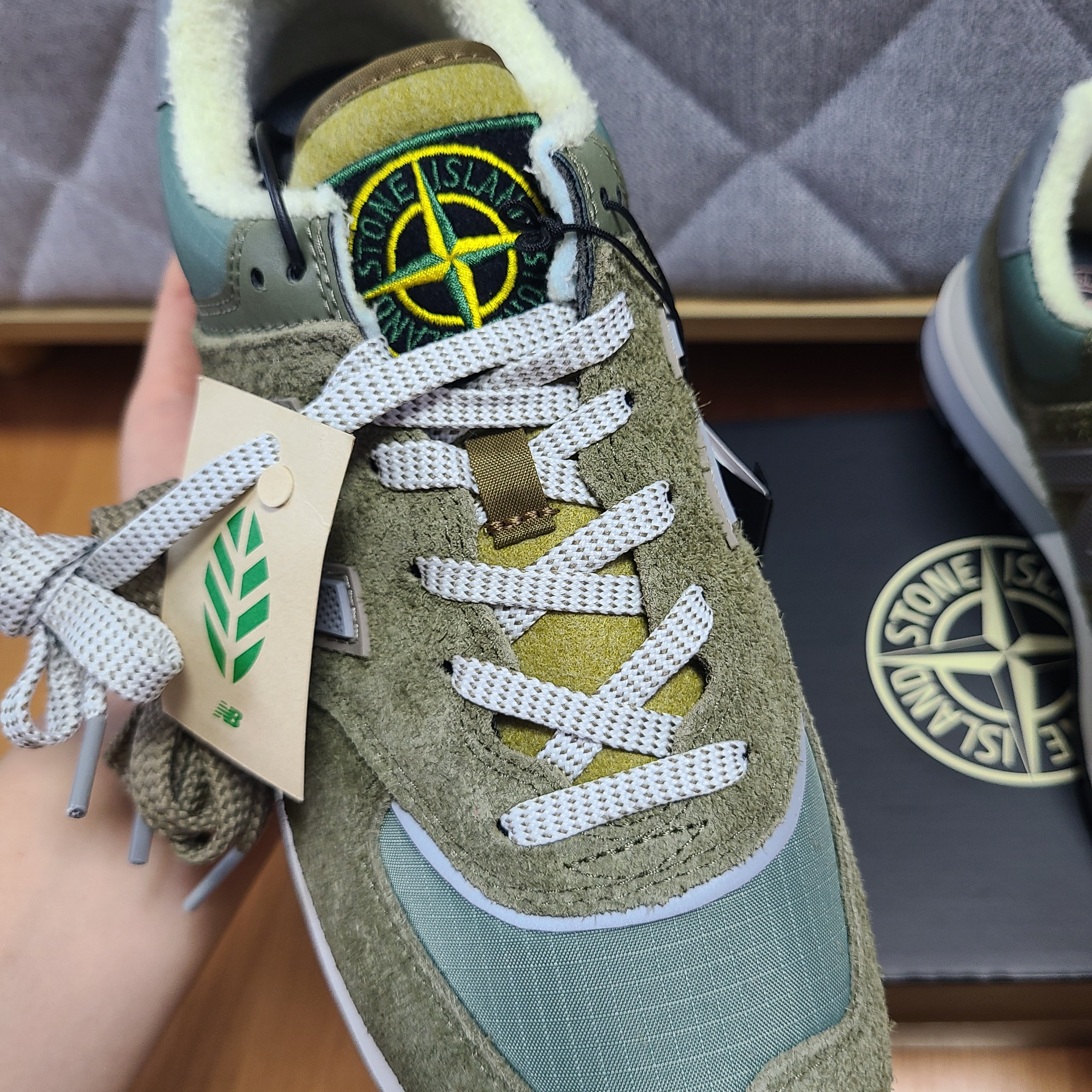 New Balance x Stone Island 574 Legacy Green 착용 스타일 - 2