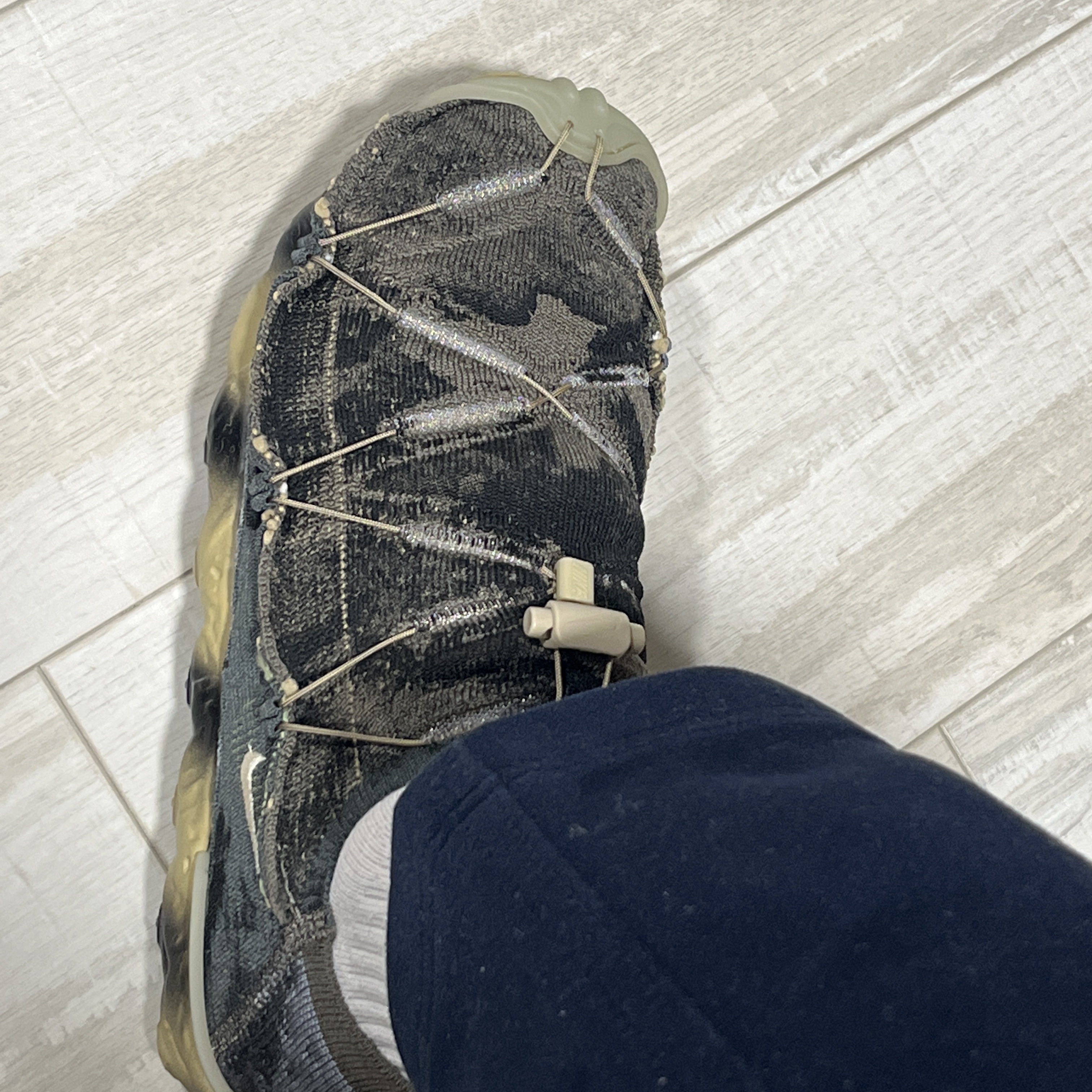 Nike ISPA Mindbody Olive Grey 착용 스타일 - 2