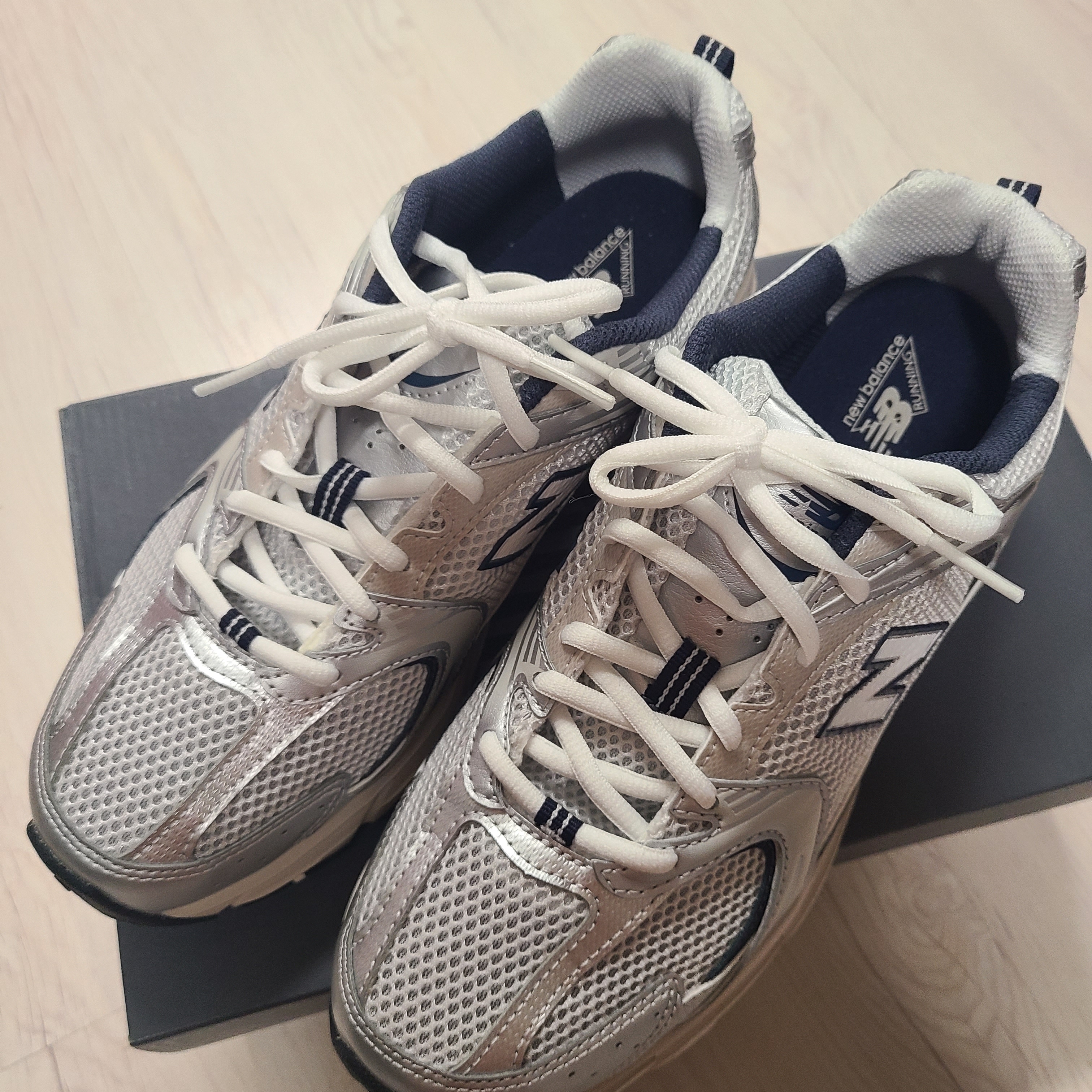 New Balance 530 Steel Grey 착용 스타일