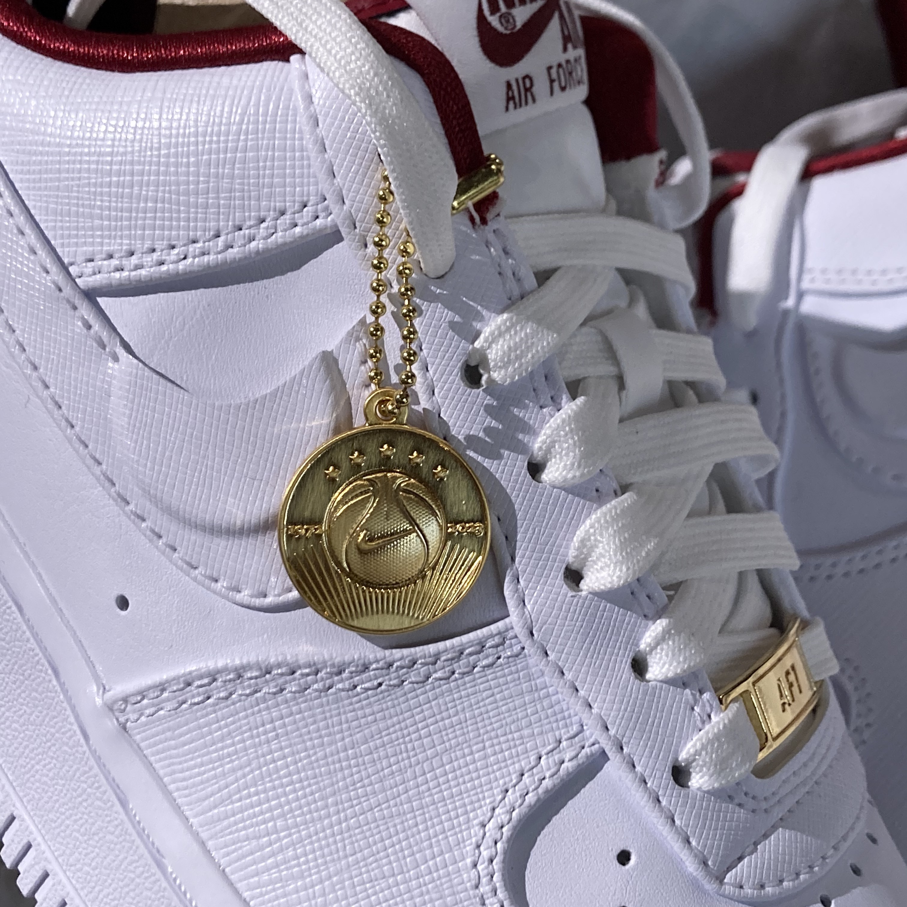 (W) Nike Air Force 1 '07 SE White Team Red 착용 스타일 - 2