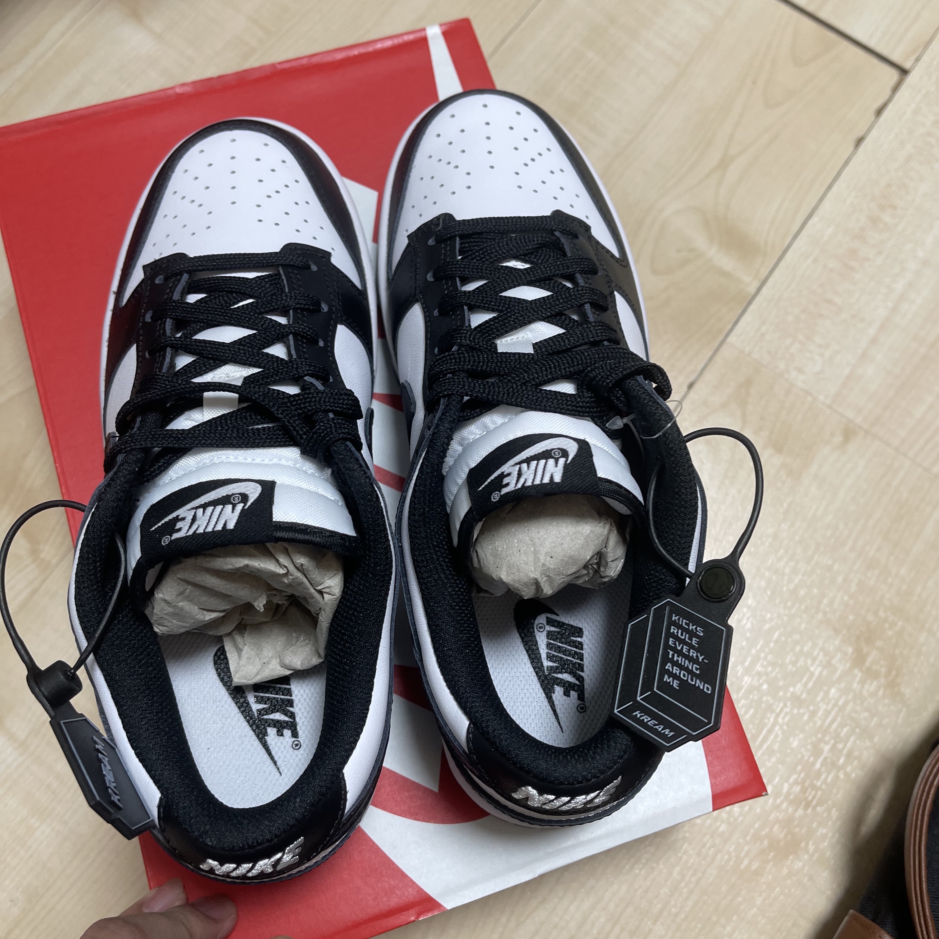 (W) Nike Dunk Low Black 착용 스타일 - 3