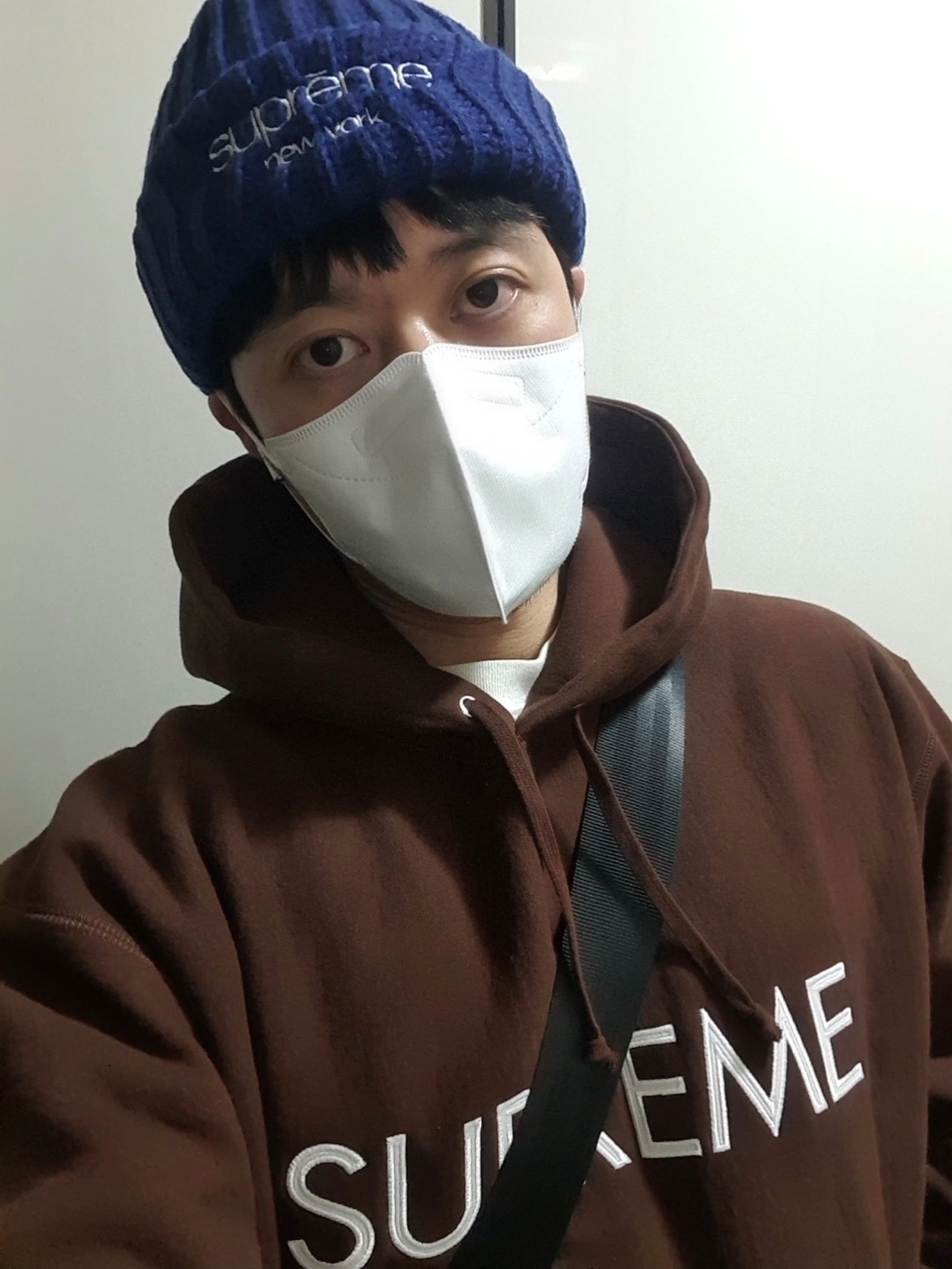 Supreme Ribbed Beanie Dark Royal - 22FW, Supreme Capital Hooded Sweatshirt Dark Brown - 22FW 착용 스타일