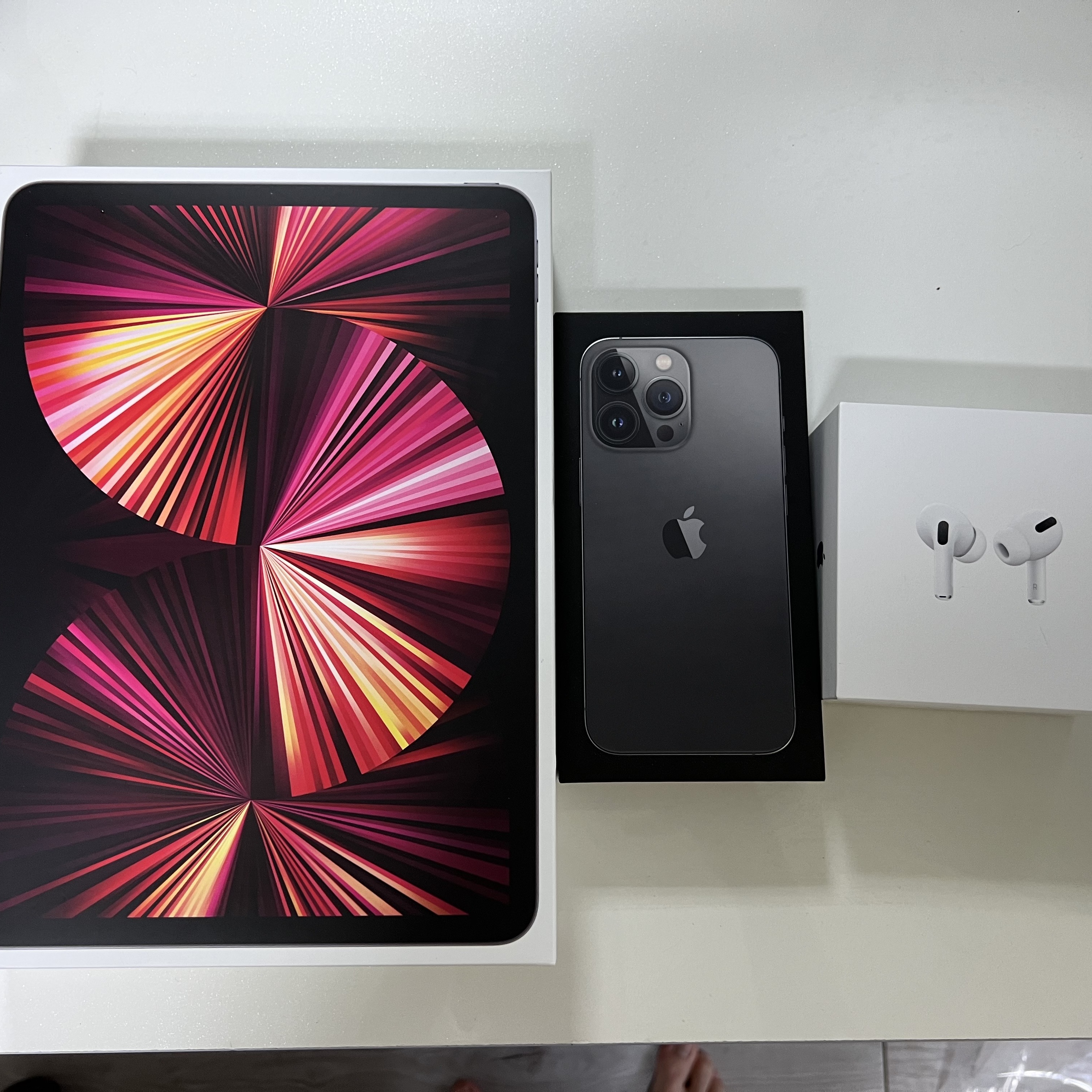 Apple iPad Pro 3rd Gen 11-inch Wifi 128GB Space Gray (Korean Ver.) 착용 스타일