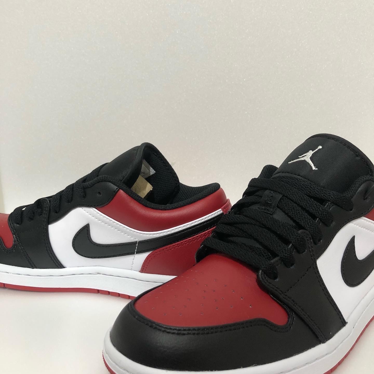 Jordan 1 Low Bred Toe 착용 스타일 - 3