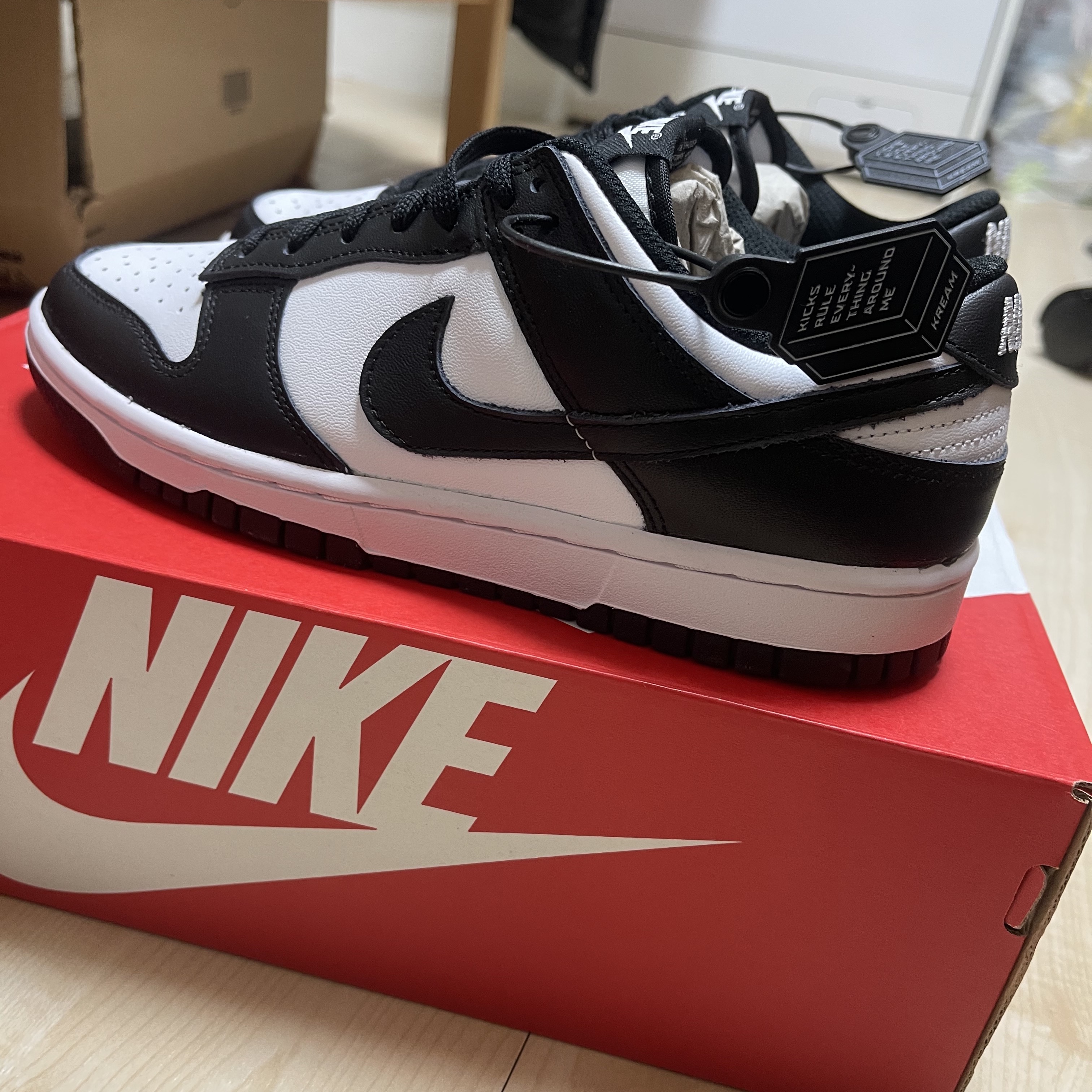 (W) Nike Dunk Low Black 착용 스타일 - 1
