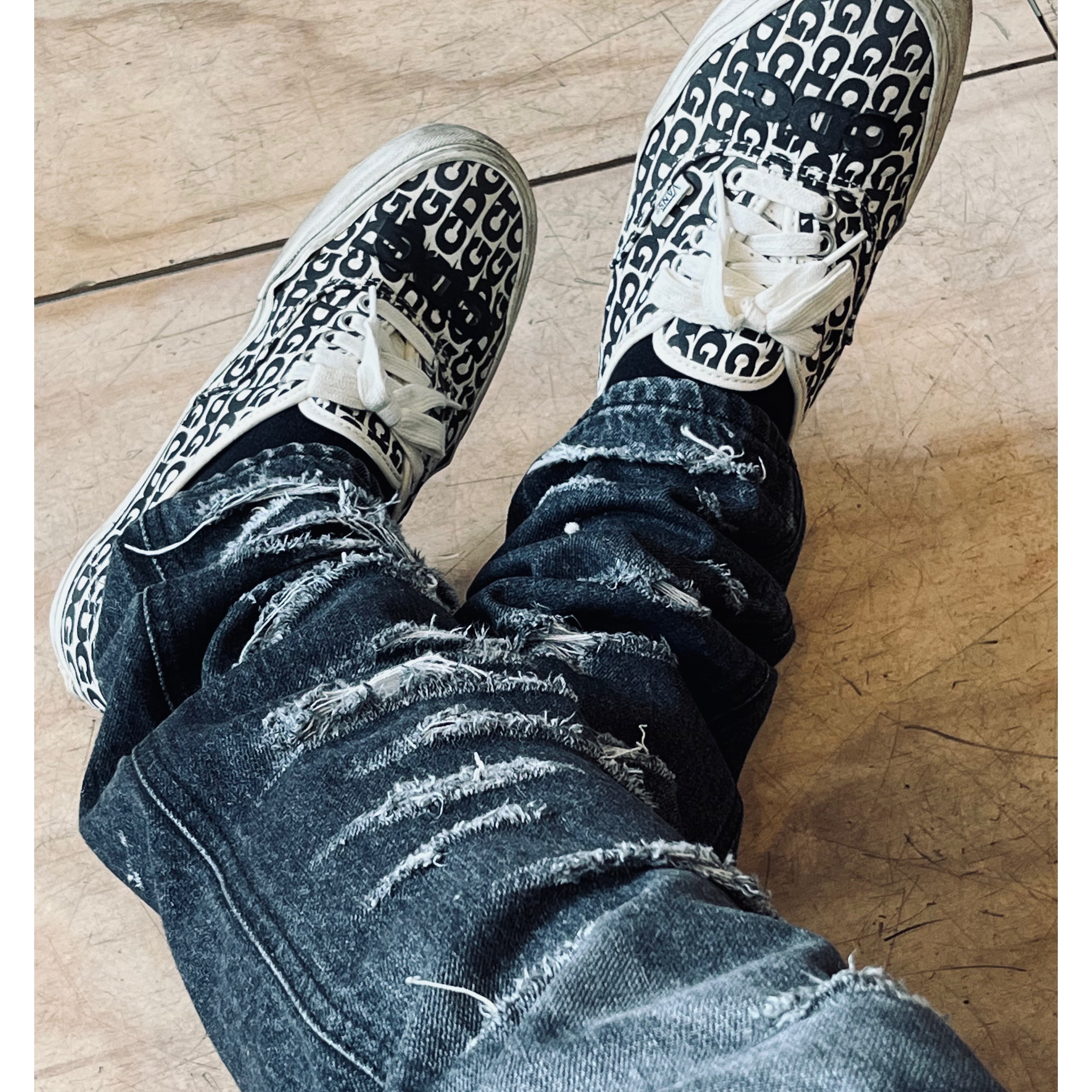 Undermycar Ecdysis Destroyed Wax Coating Jeans with Konic Section Obsidian - 22FW, Vans Vault x CDG OG Authentic LX White Black 착용 스타일 - 2