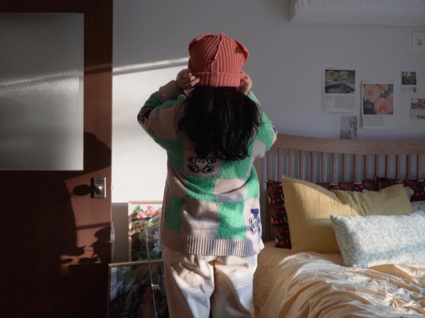 Charles Jeffrey Loverboy Chunky Ears Beanie Pink, Charles Jeffrey Loverboy Chunky Ears Beanie Black 착용 스타일