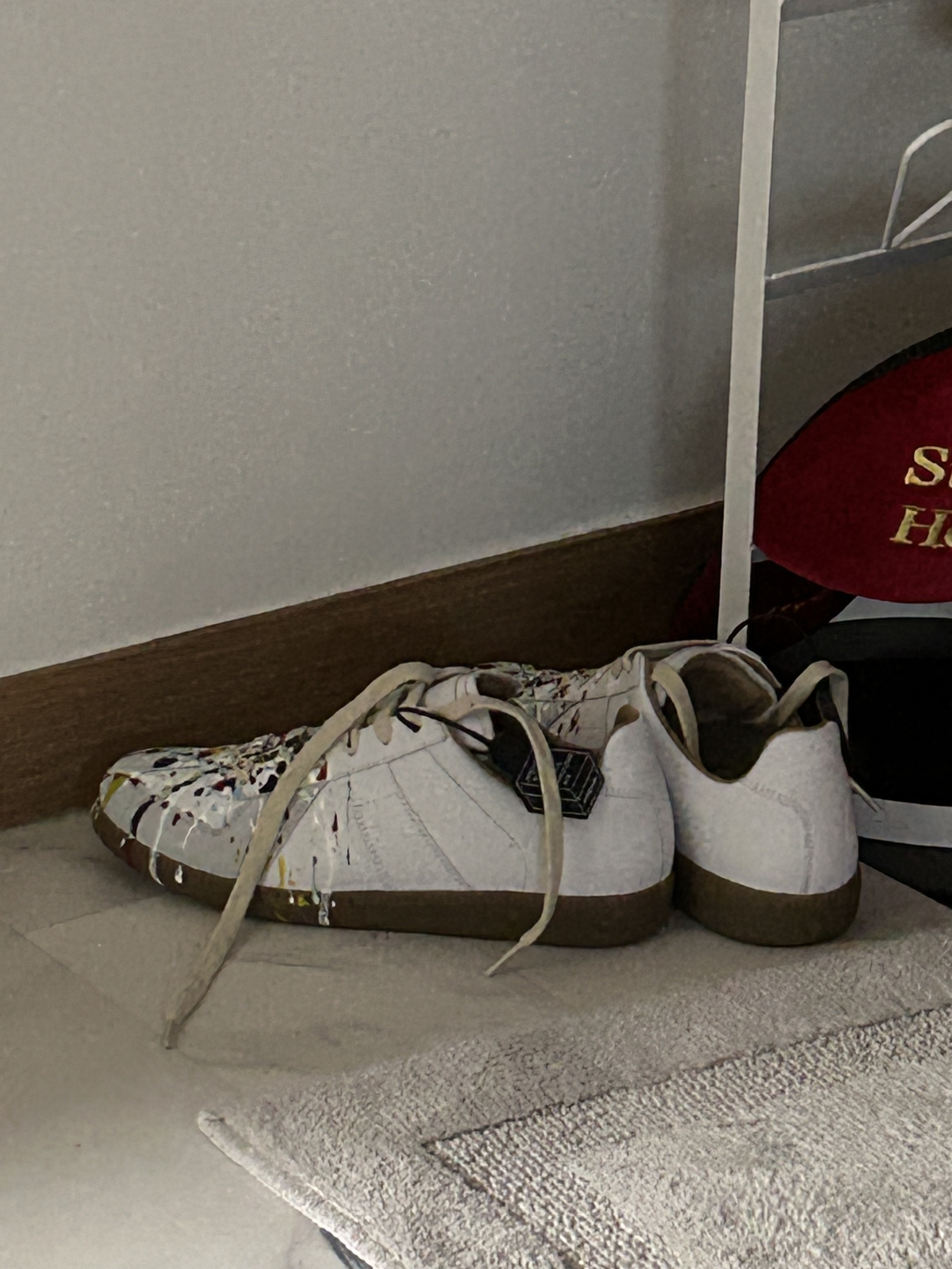 (W) Maison Margiela Replica Paint Drop Sneakers Grey 착용 스타일