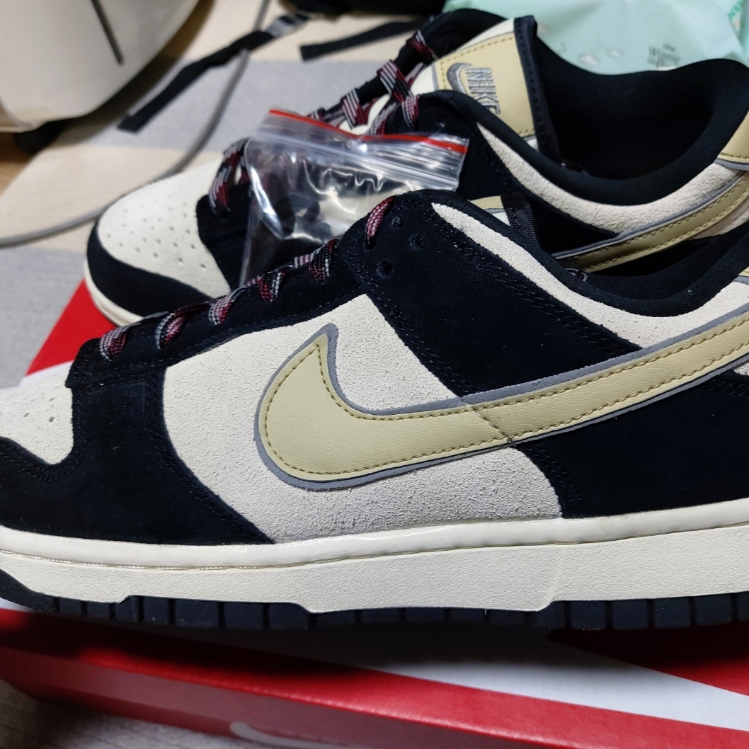 (W) Nike Dunk Low LX Black Suede 착용 스타일 - 3