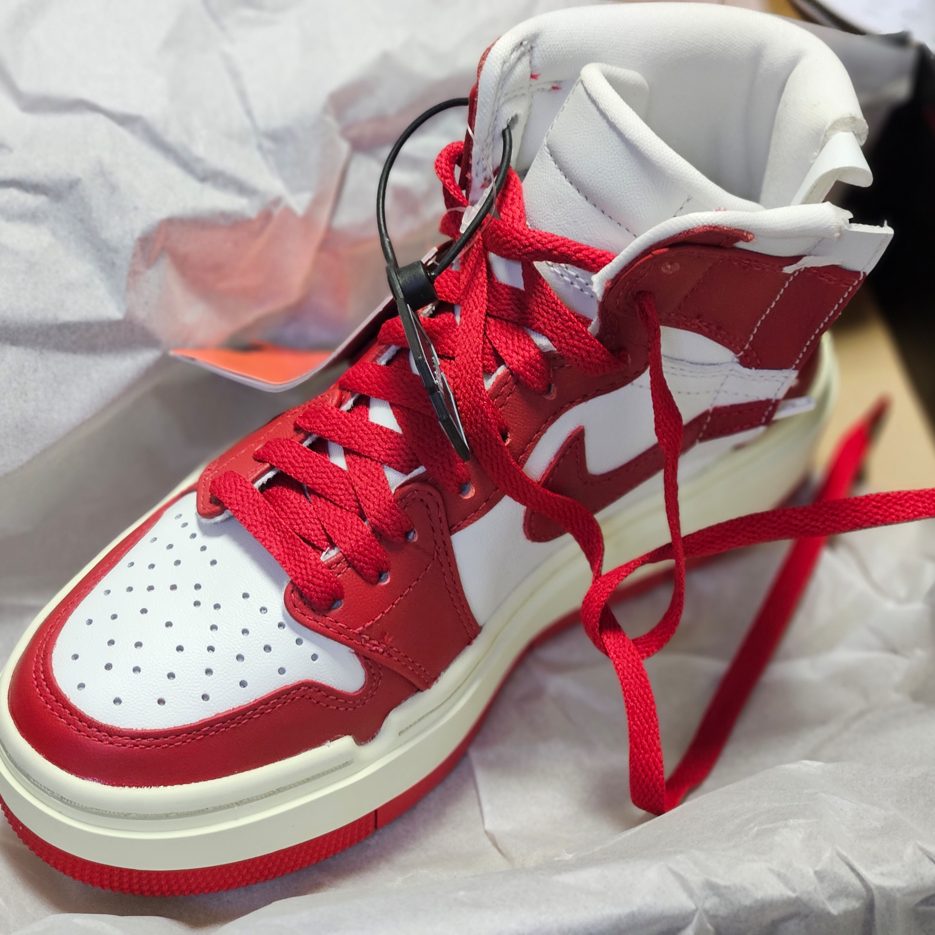 (W) Jordan 1 Elevate High Varsity Red 착용 스타일 - 2