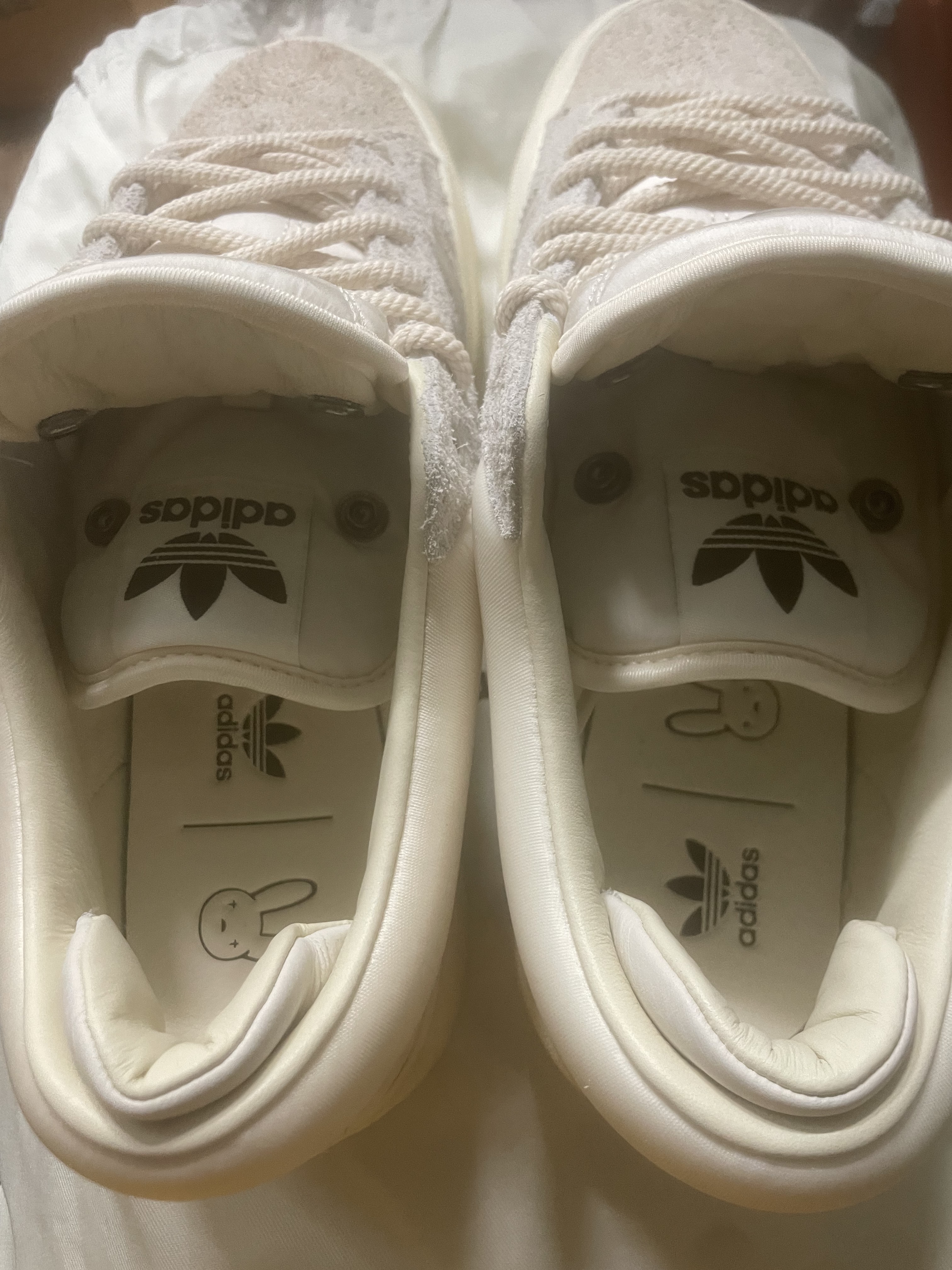 Adidas x Bad Bunny Campus Light Cloud White 착용 스타일 - 4