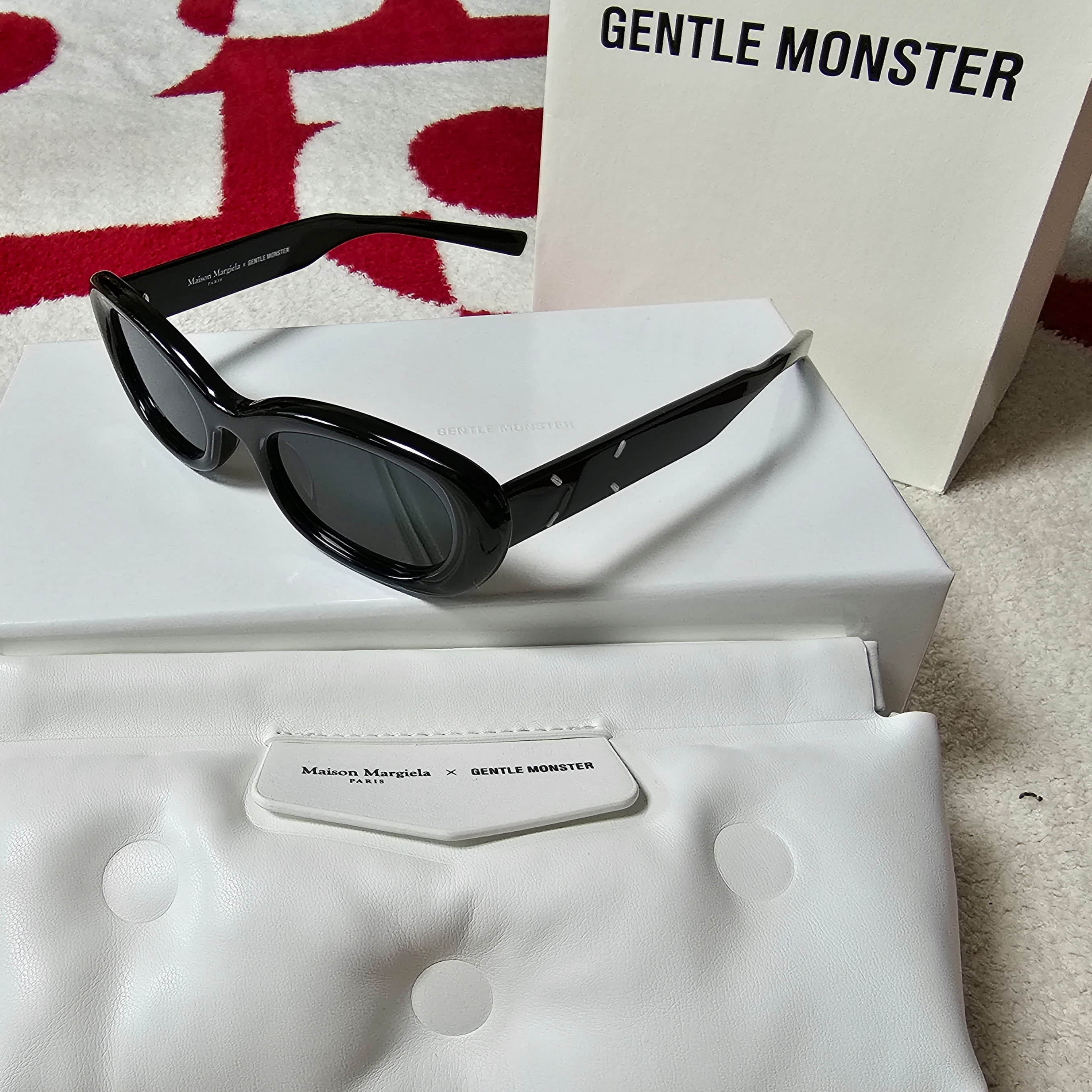 Gentle Monster x Maison Margiela MM004 Black Black 착용 스타일 - 1