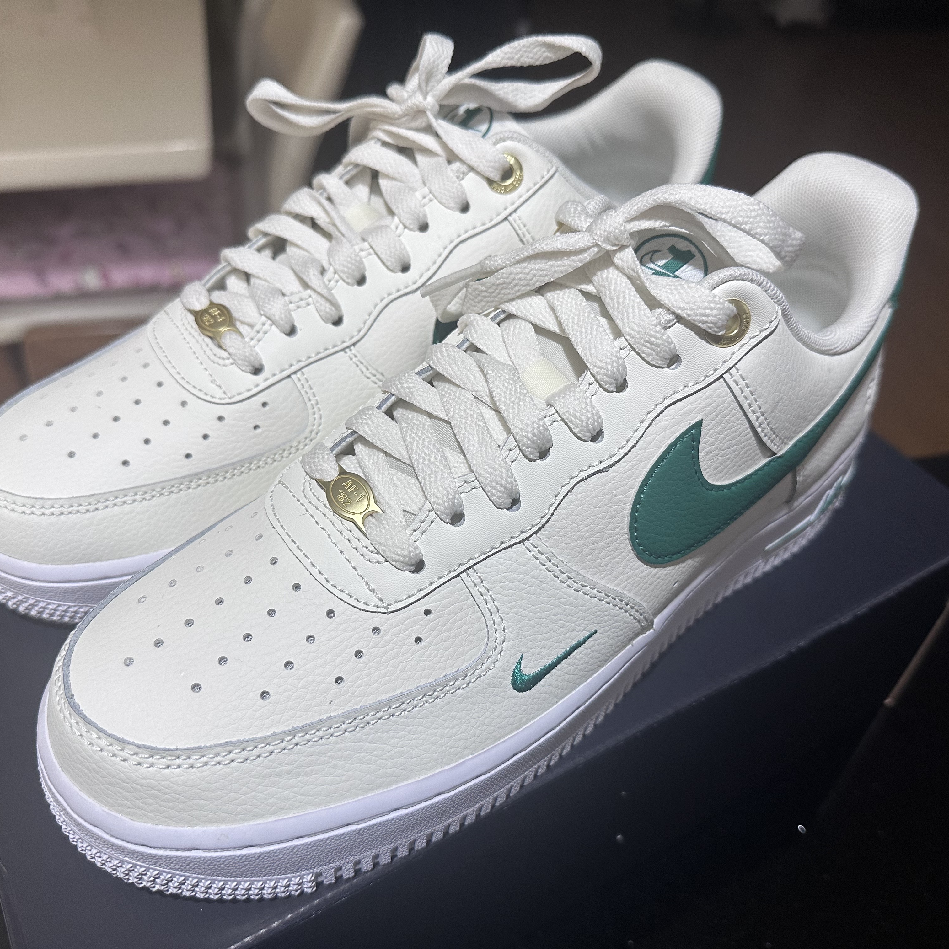 Nike Air Force 1 '07 LV8 40th Anniversary Join Forces Sail Malachite 착용 스타일 - 1