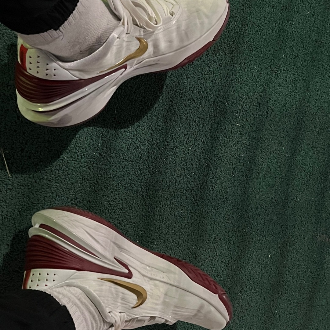 Nike Air Zoom GT Cut 2 Summit White Metallic Gold 착용 스타일 - 1