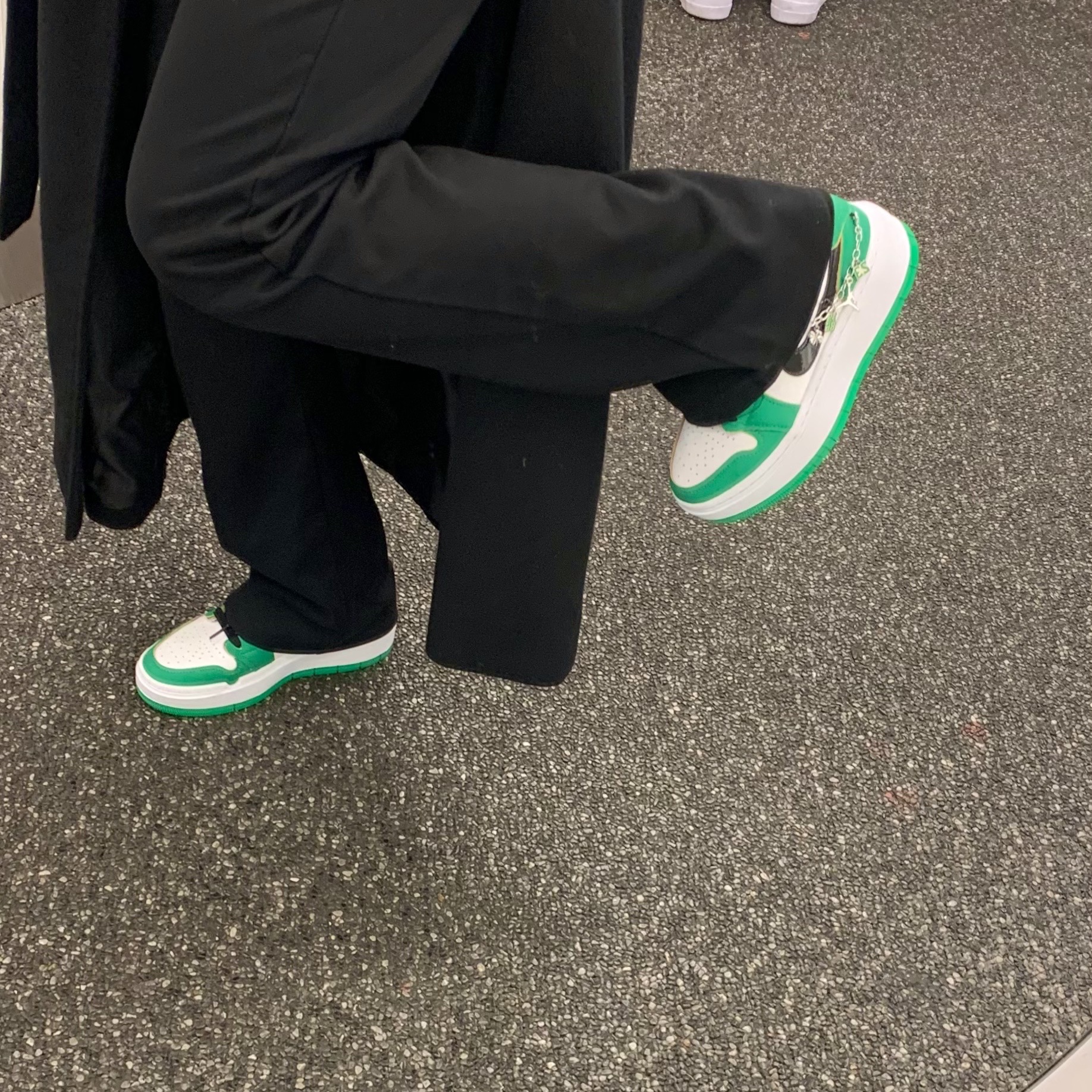 (W) Jordan 1 Elevate Low SE Lucky Green 착용 스타일 - 1