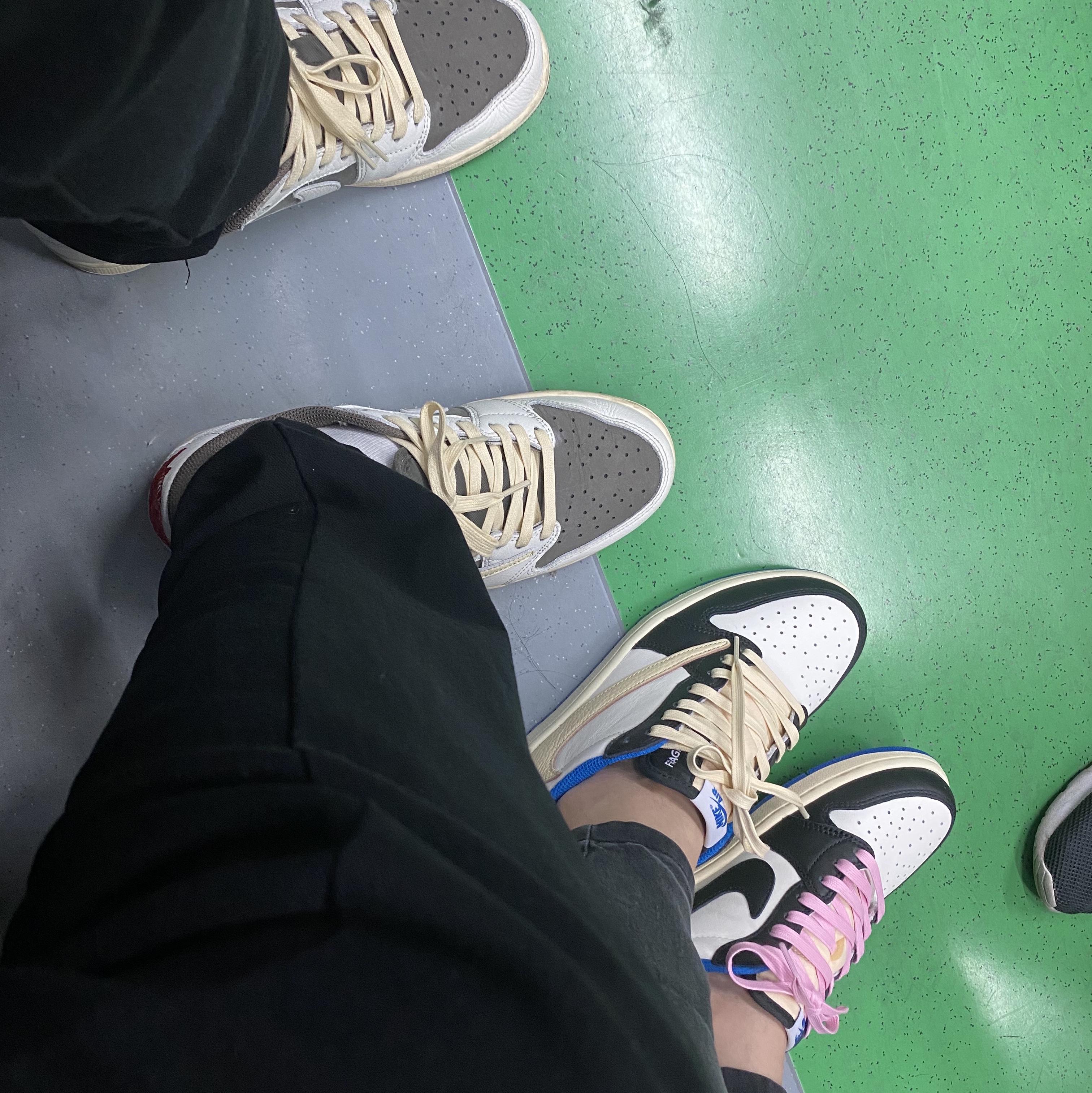 Jordan 1 x Travis Scott x Fragment Retro Low OG SP Military Blue 착용 스타일
